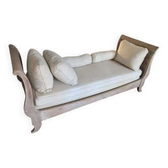 magnificent daybed / sofa bed with cushions, ideal for a bedroom,