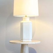 Lampe de table en céramique laquée blanche, Italie 1970s