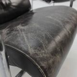 Ensemble fauteuil lounge et repose-pieds en cuir tubulaire chromé - années 1950