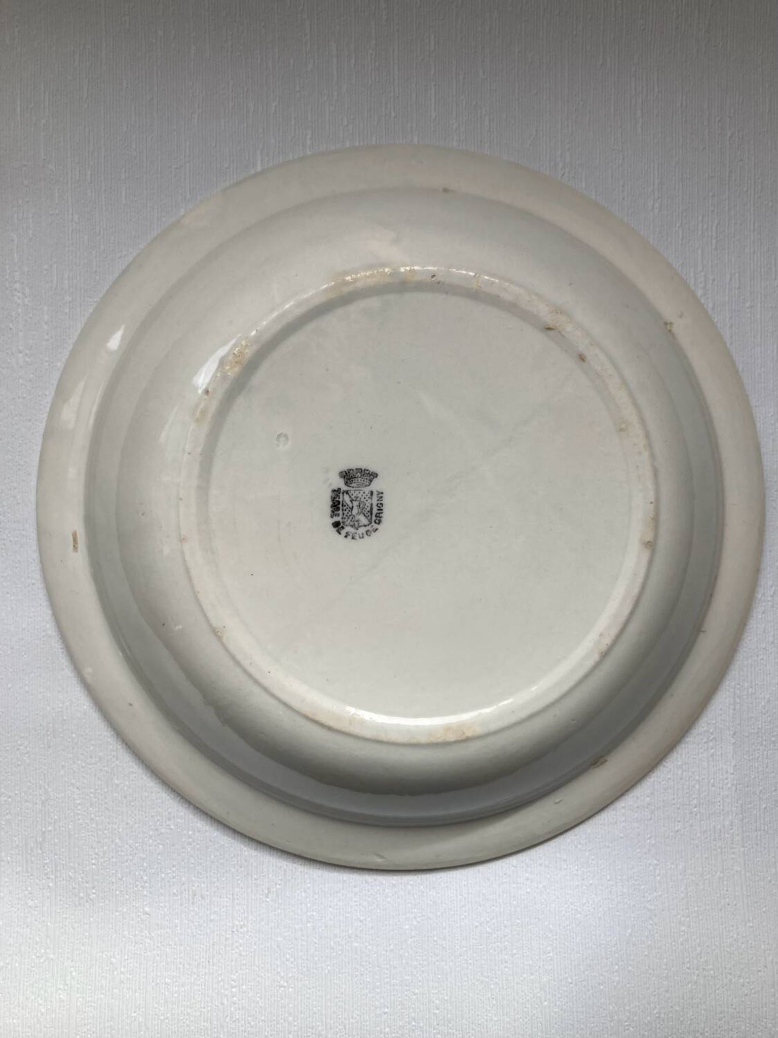 Plat Terre de feu de Grigny motif floral XIX - XXème