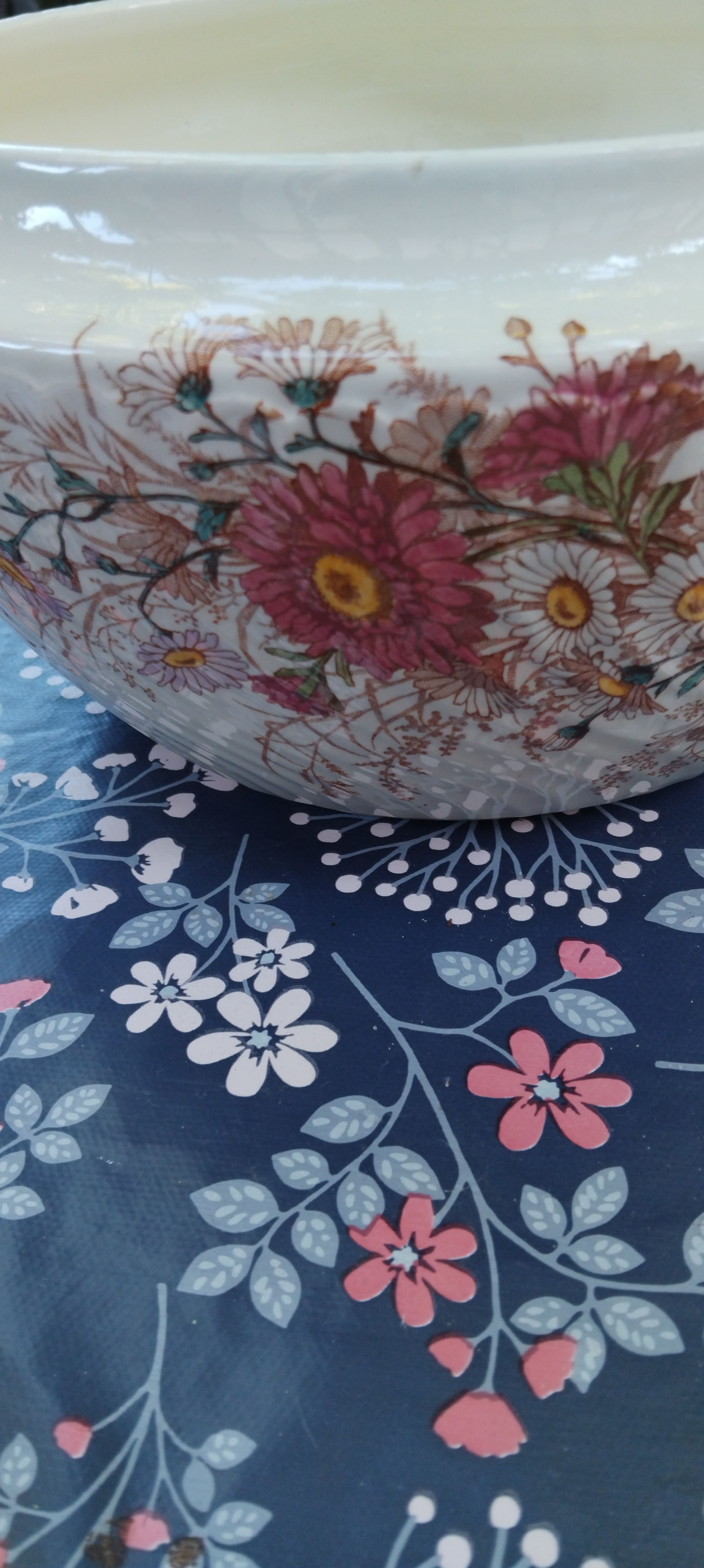 Old ceramic soup tureen Lunéville KG pattern Queen Marguerite