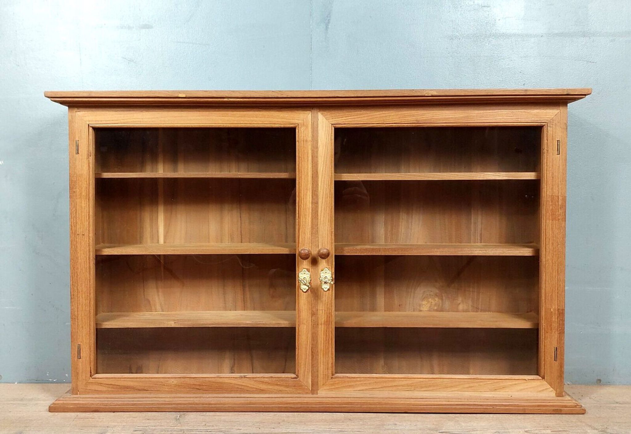 Narrow showcase in chestnut and exotic wood of the twentieth circa 1900