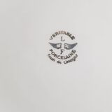 Porcelain presentation with white gold edging
