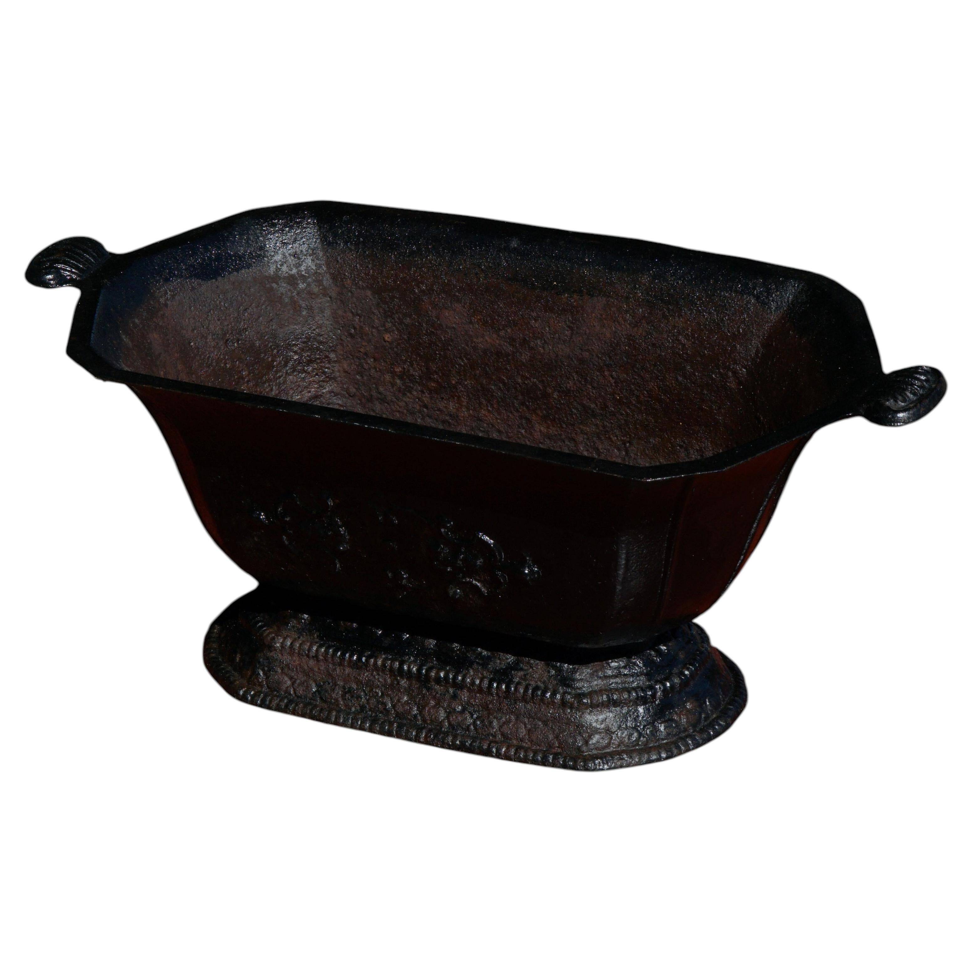 Old cast iron planter with handles, French, 1900-1920.
