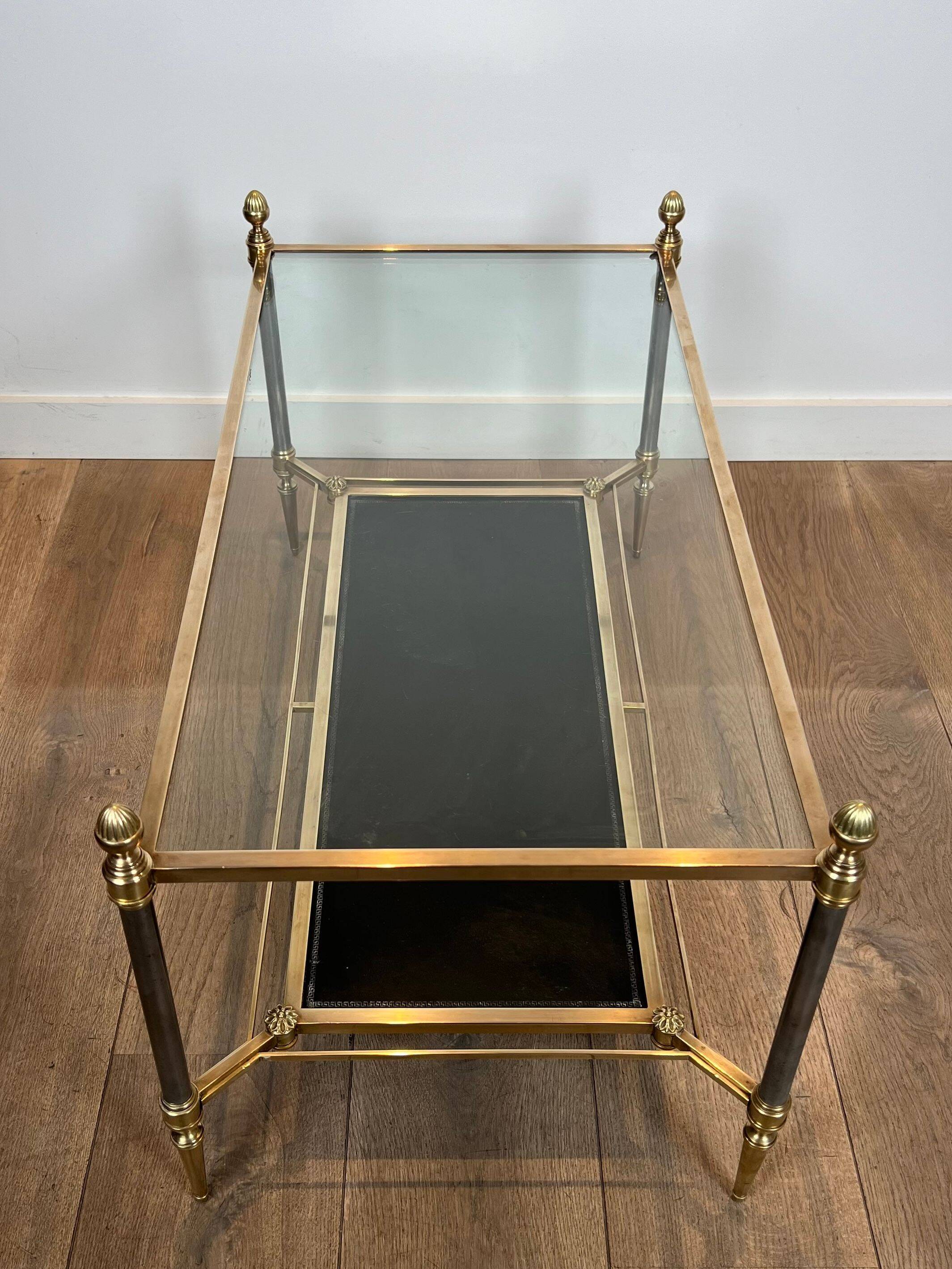 Table basse en laiton et plateau en cuir noir de la Maison Jansen