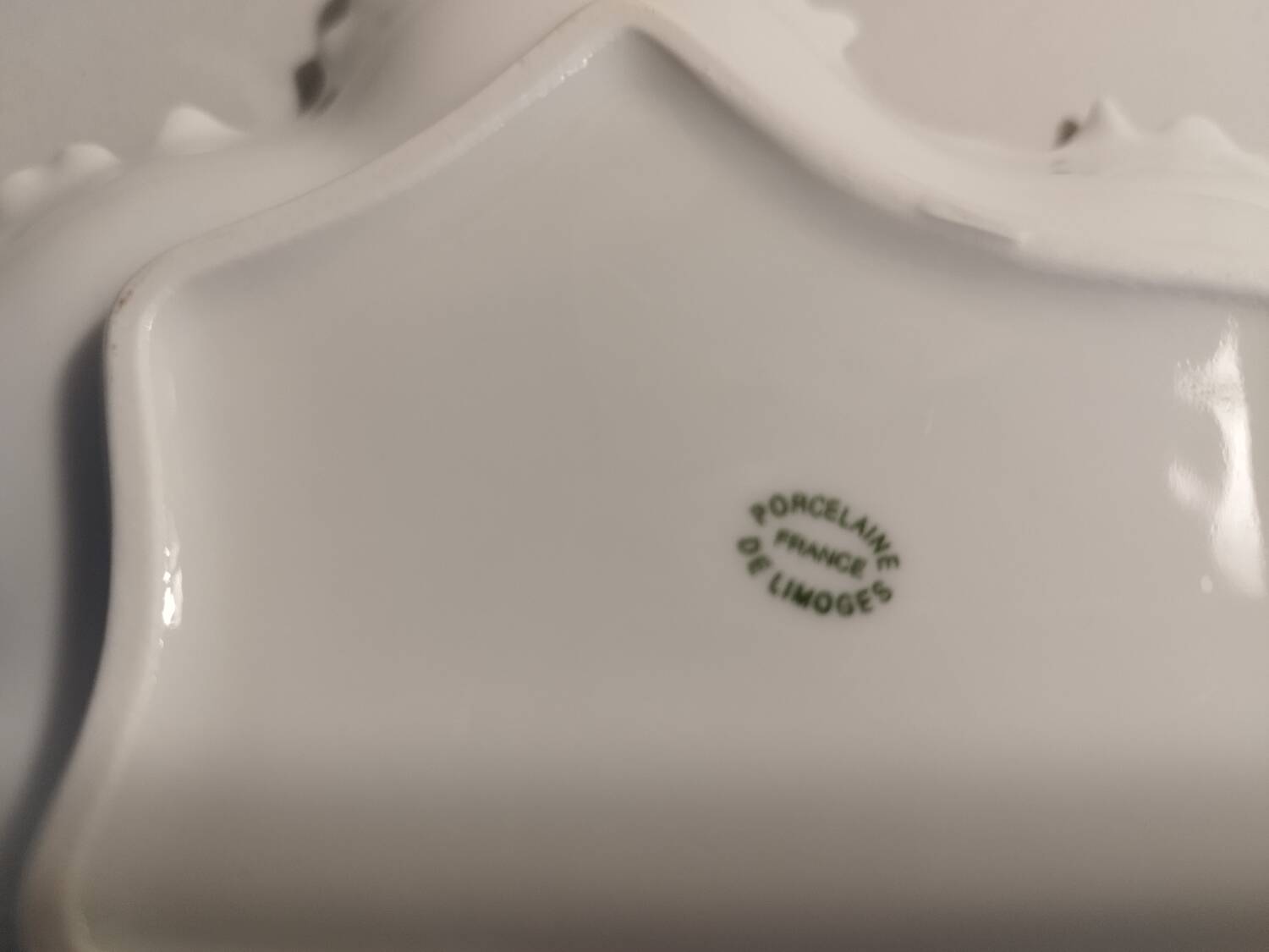 White porcelain pocket tray