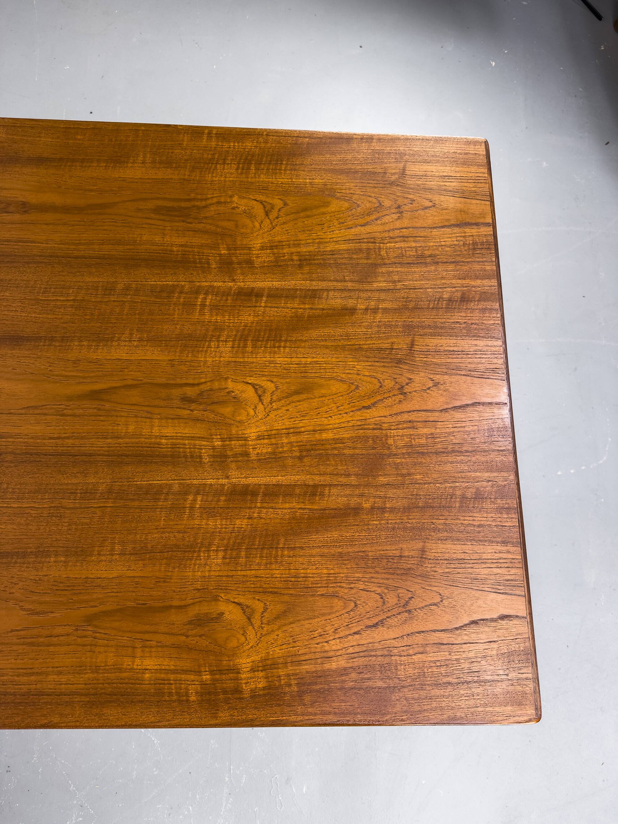 Table danoise extensible en teck, 1960