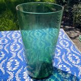 Vase en verre vert
