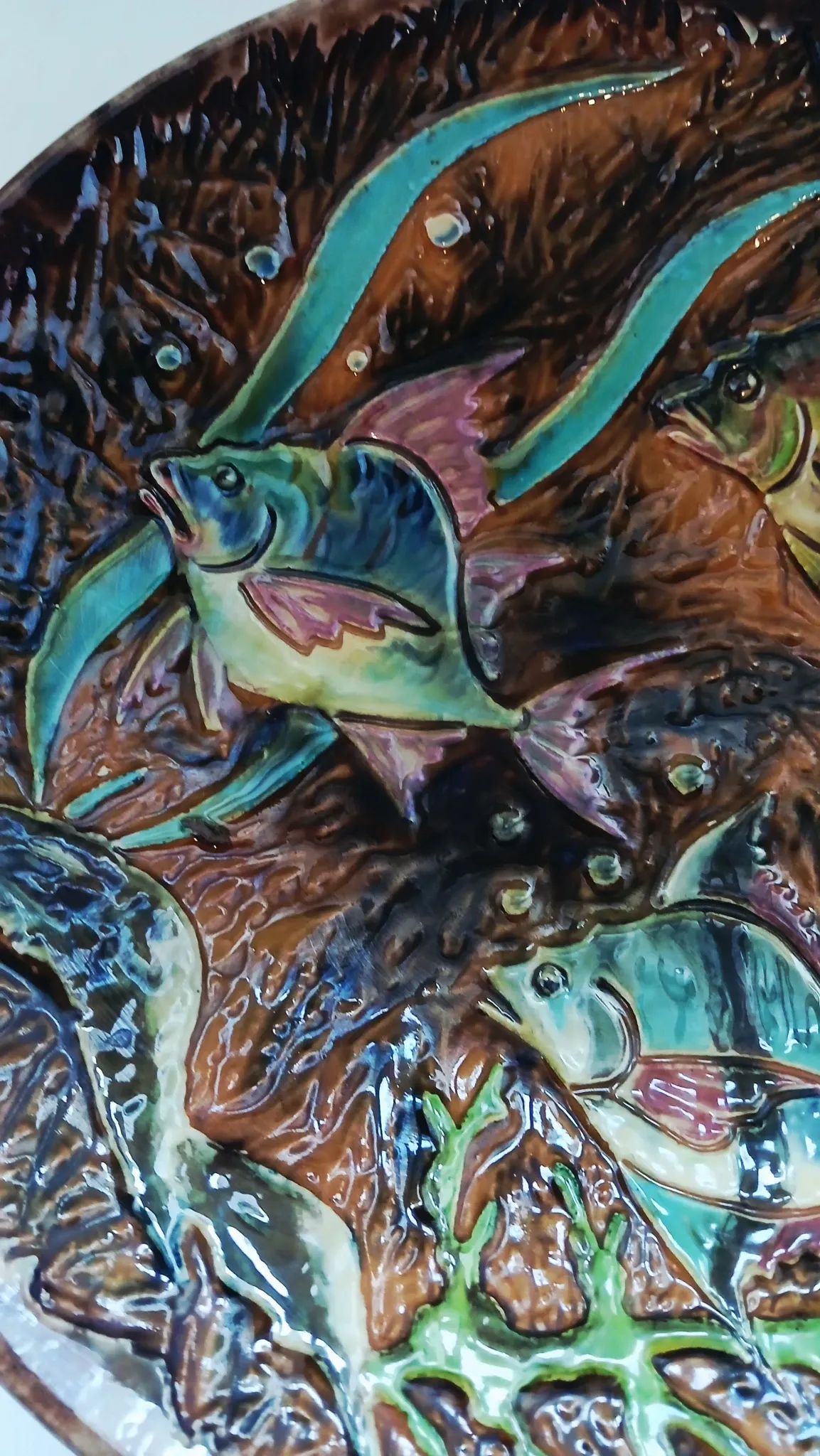 Relief barbotine dish "LA BISBAL SALAMO" with fish.
