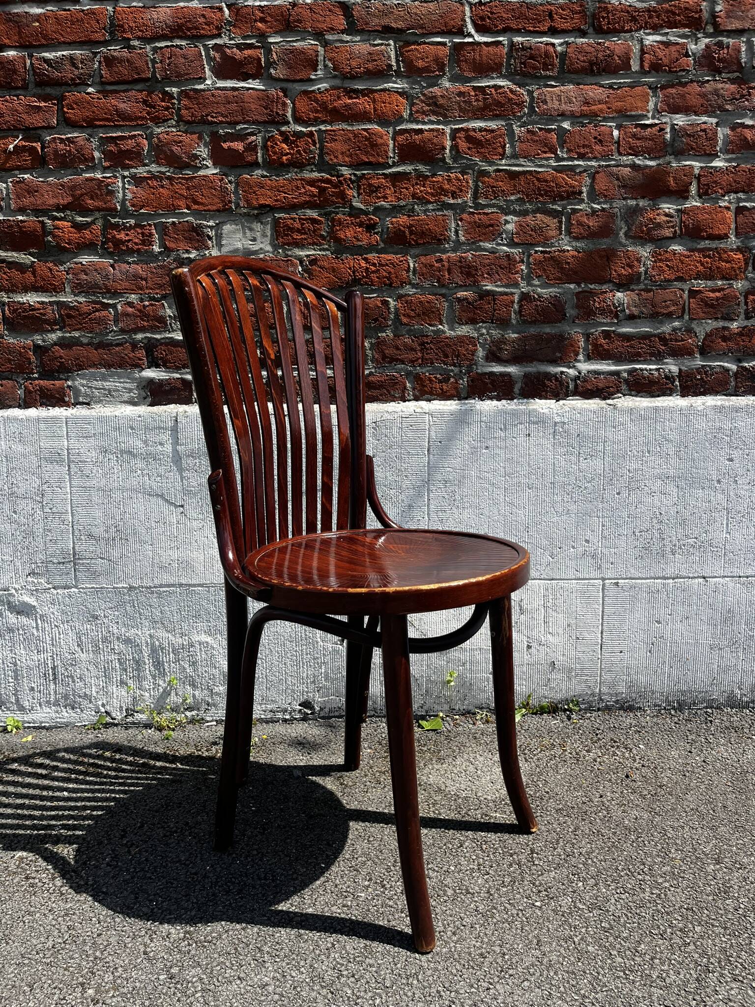 Lot of 4 vintage bistro chairs with slats in Thonet style.