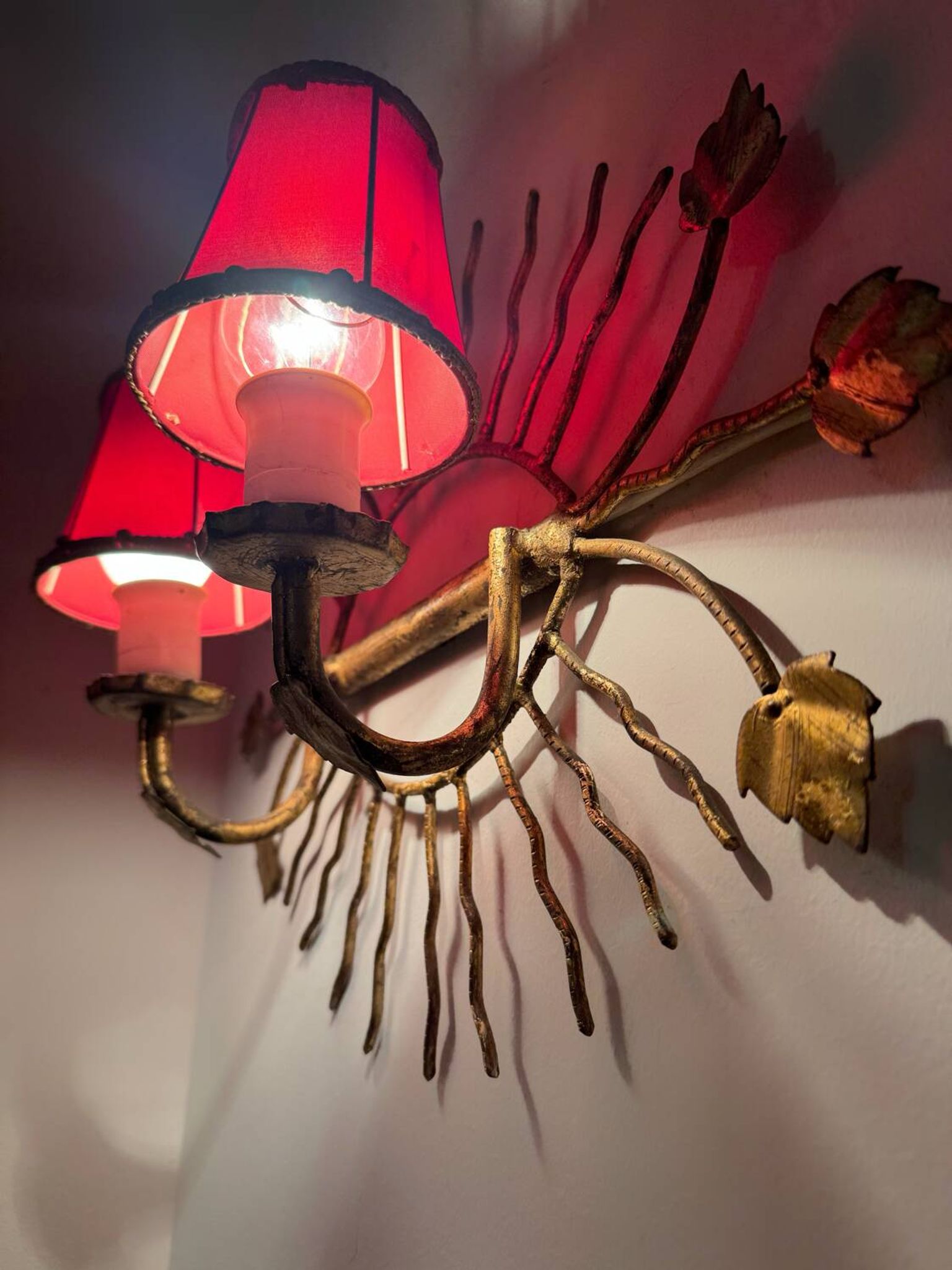 Applique soleil feuillage dorée années 60