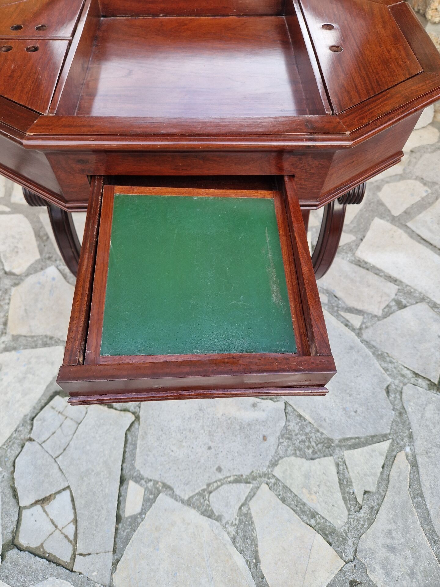 Table à Ouvrage d'époque Restauration En Acajou
