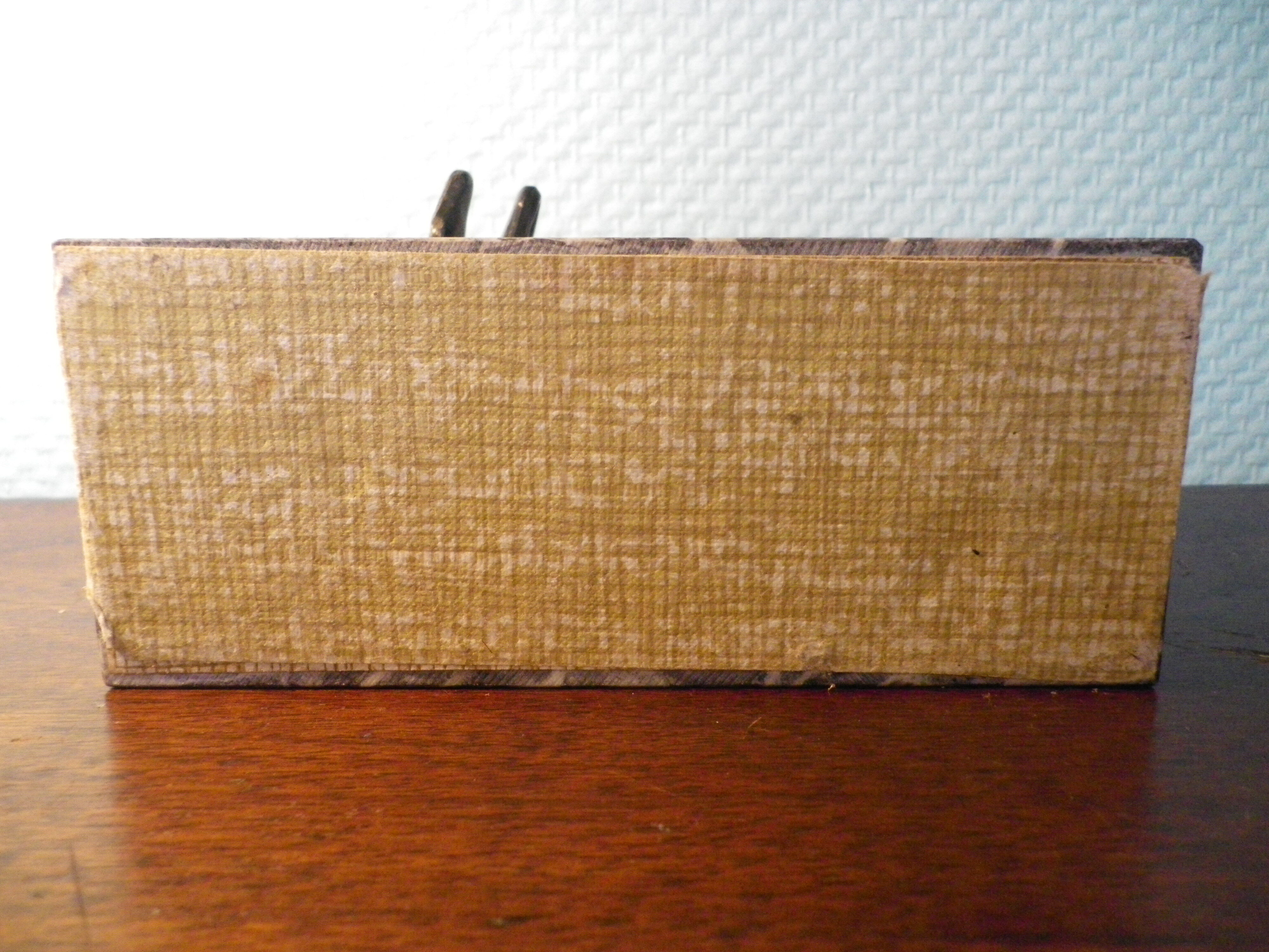 Perpetual calendar on marble base with marble patinated regulated decoration, 60s