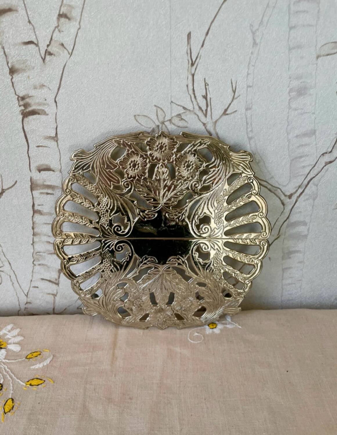 Antique vintage expandable trivet