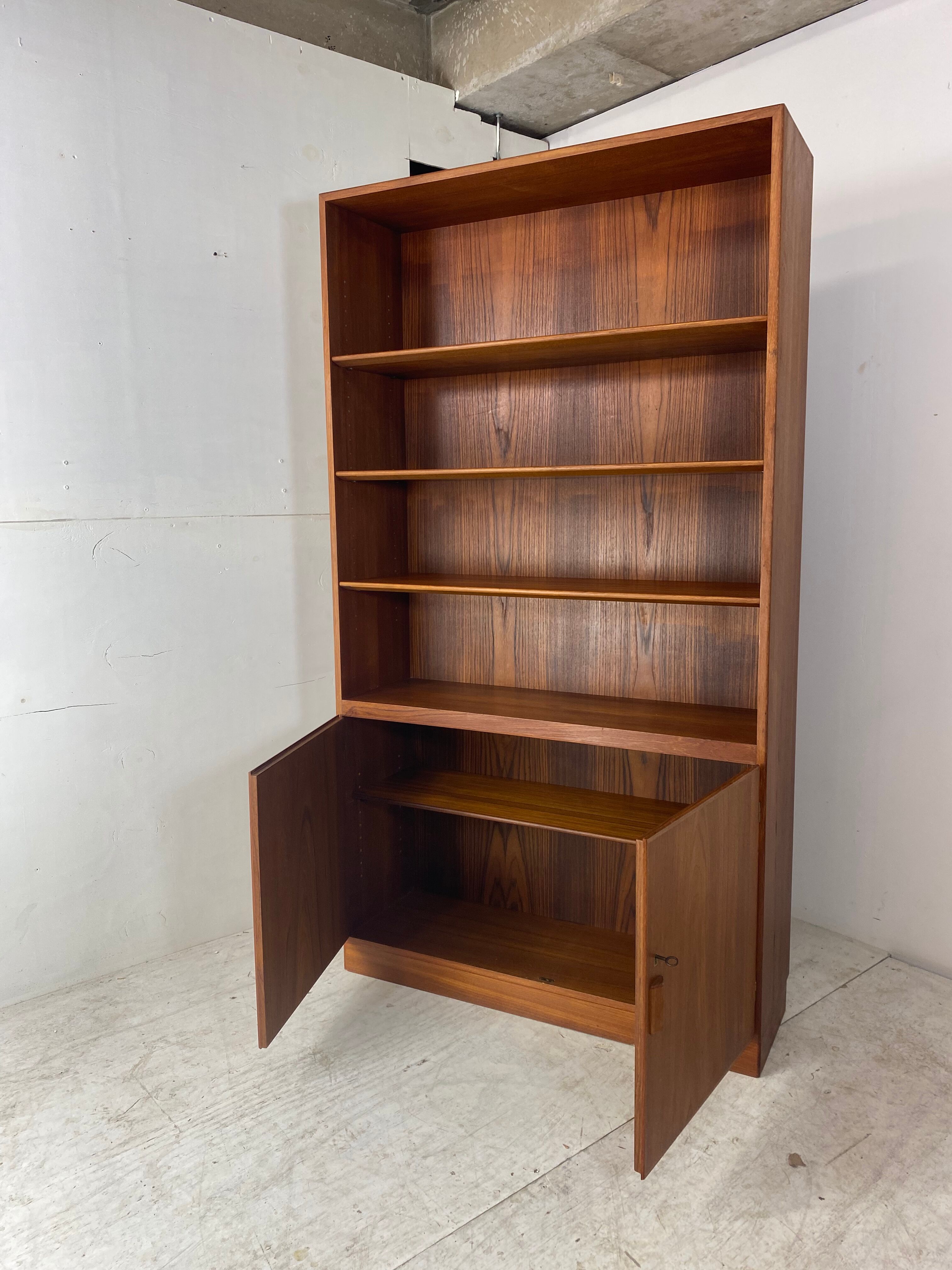 Vintage, Danish Scandinavian Design teak cabinet bookcase by Borge Mogensen for Soborg, 1960s