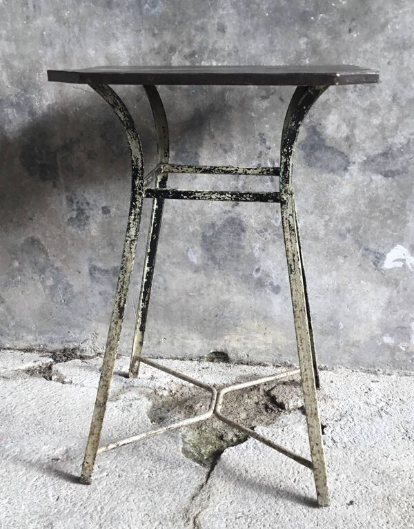 Gueridon métallique riveté - design industriel mi-XXe