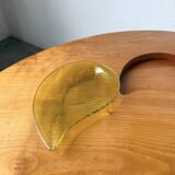 Tables basses en orme formant une goutte