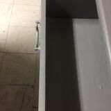 Commode blanc d’ivoire grise