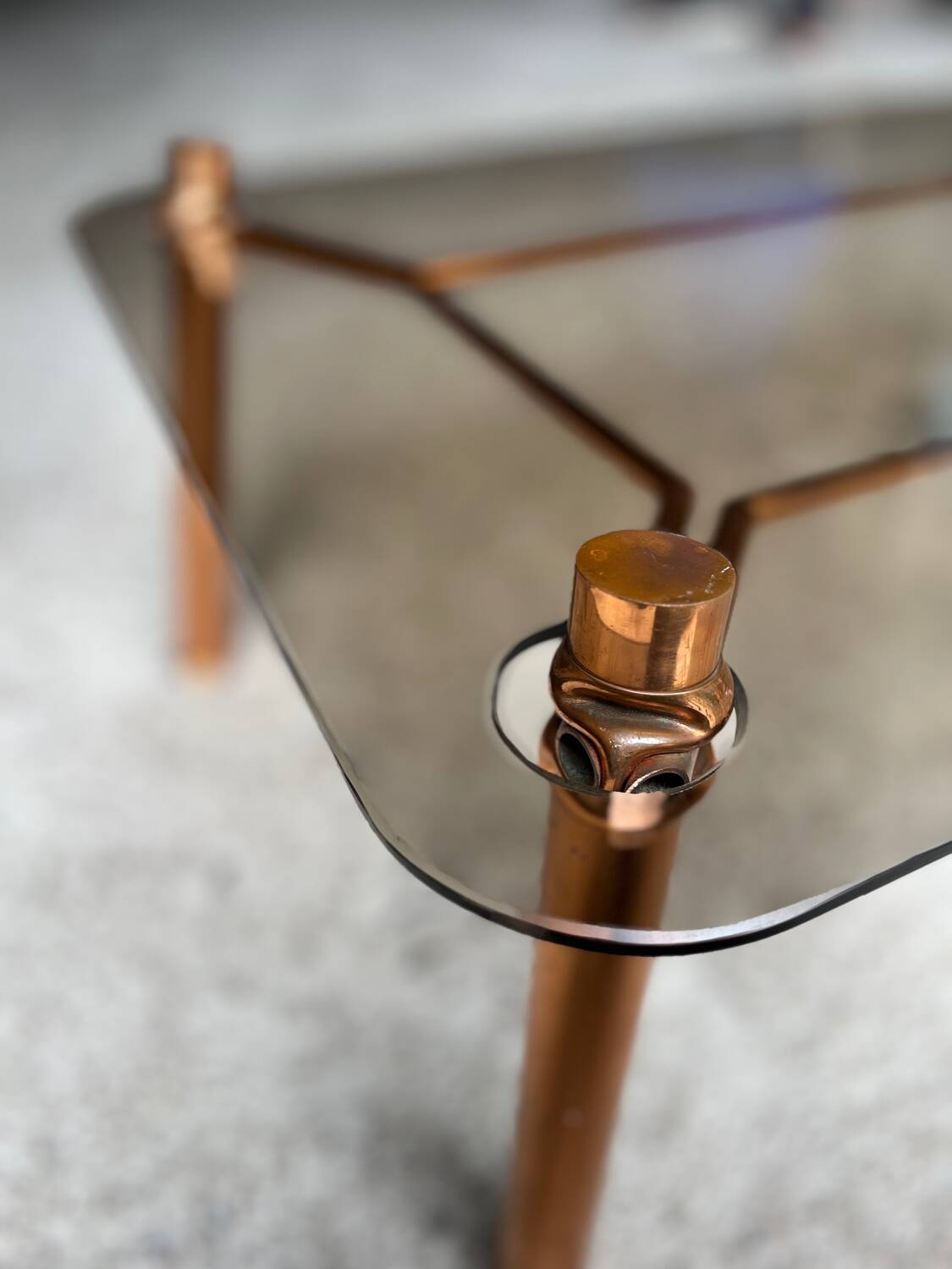 Table basse vintage cuivree 1950