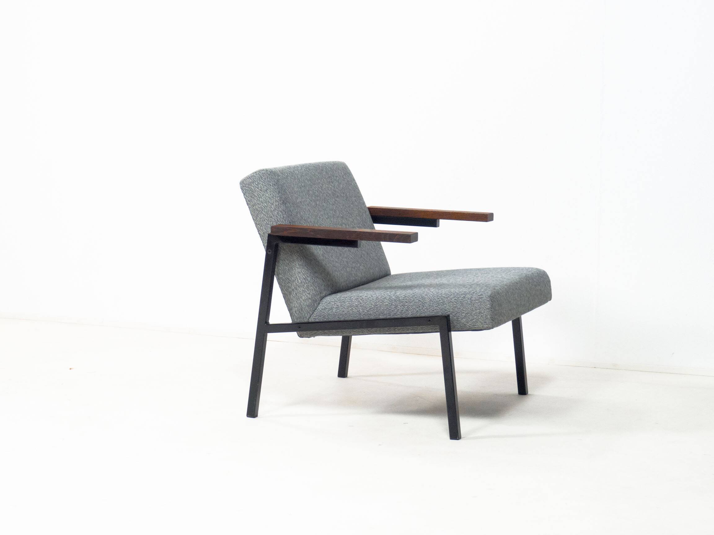Spectrum ‘SZ66’ lounge chair by Martin Visser