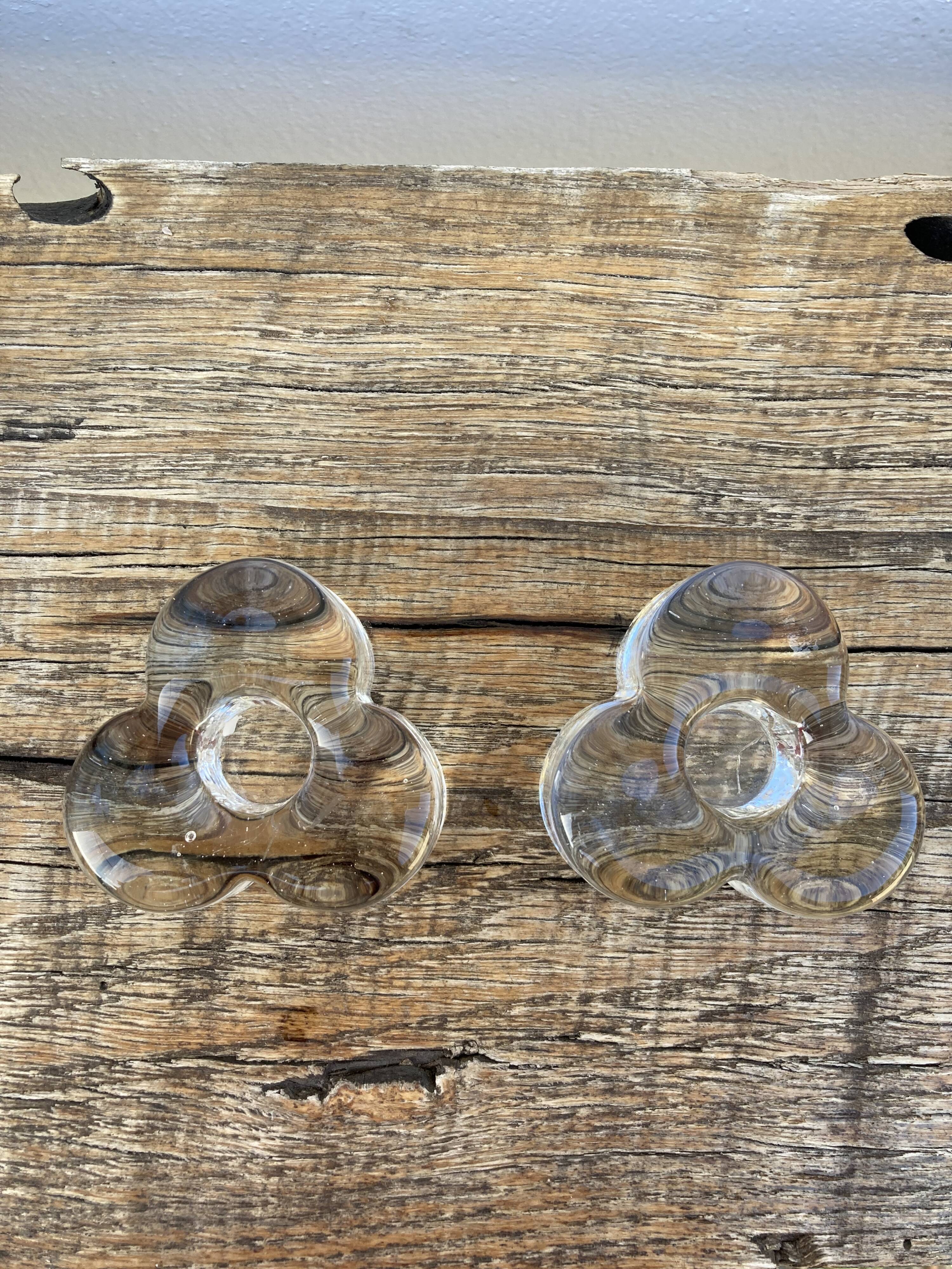 Paire de bougeoirs trèfles en verre