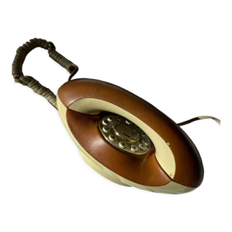 Lady phone in tawny leather
