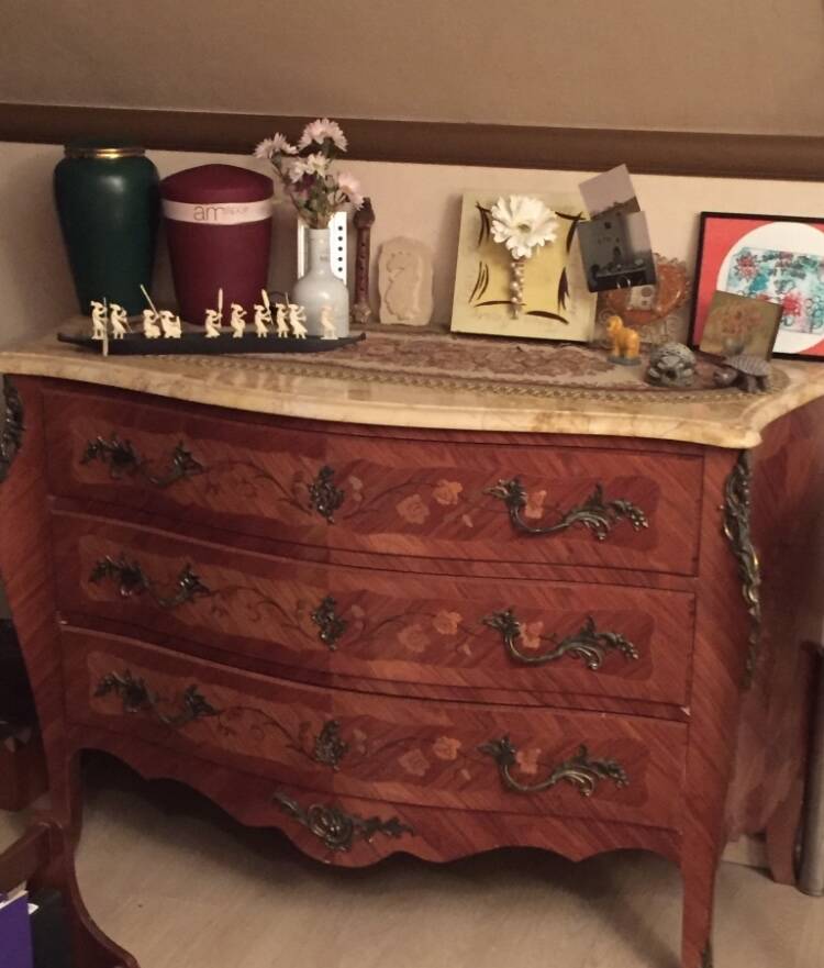 Rosewood chest of drawers