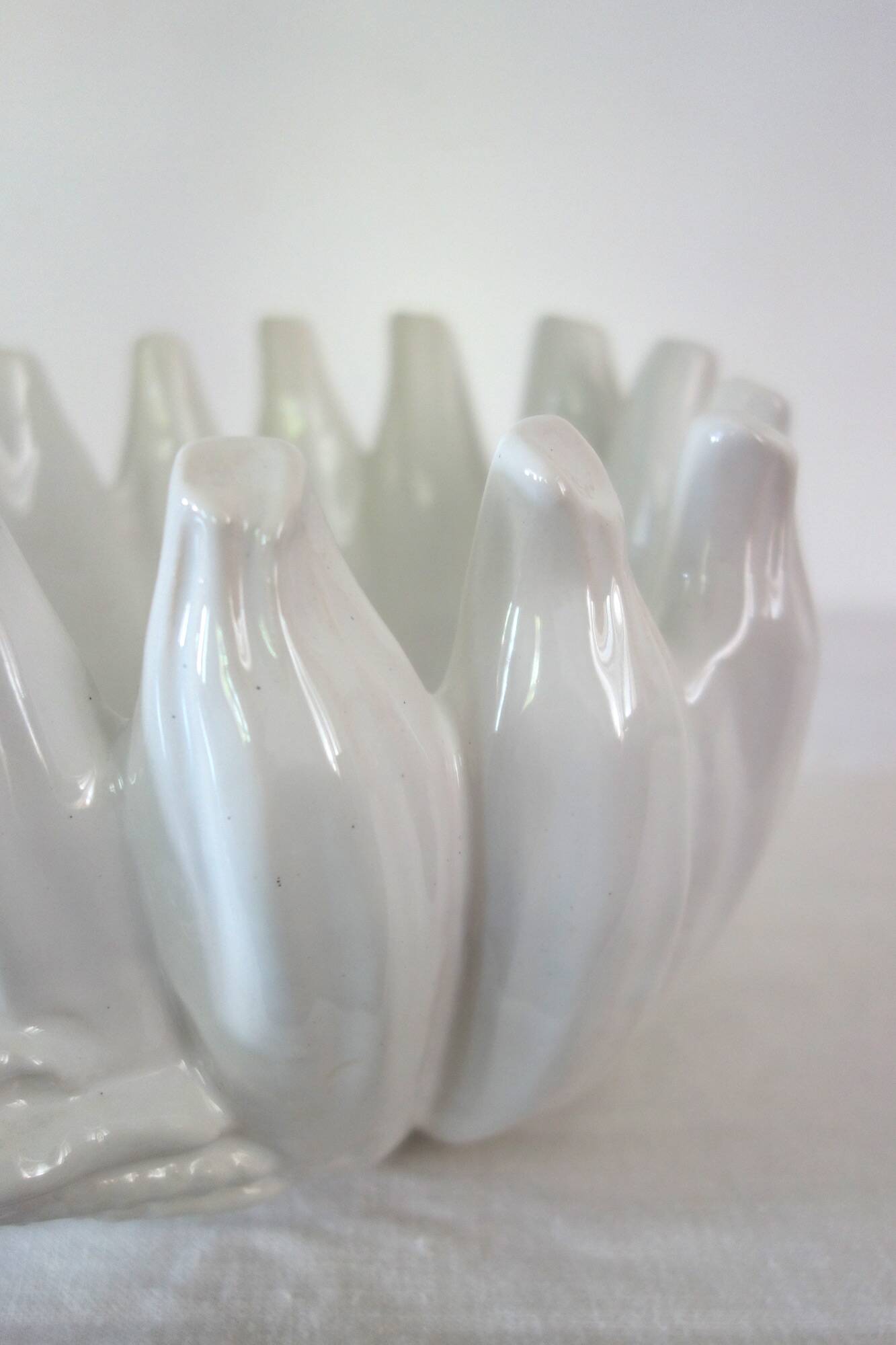 Vintage single cache-pot with ceramic bananas, Italy.