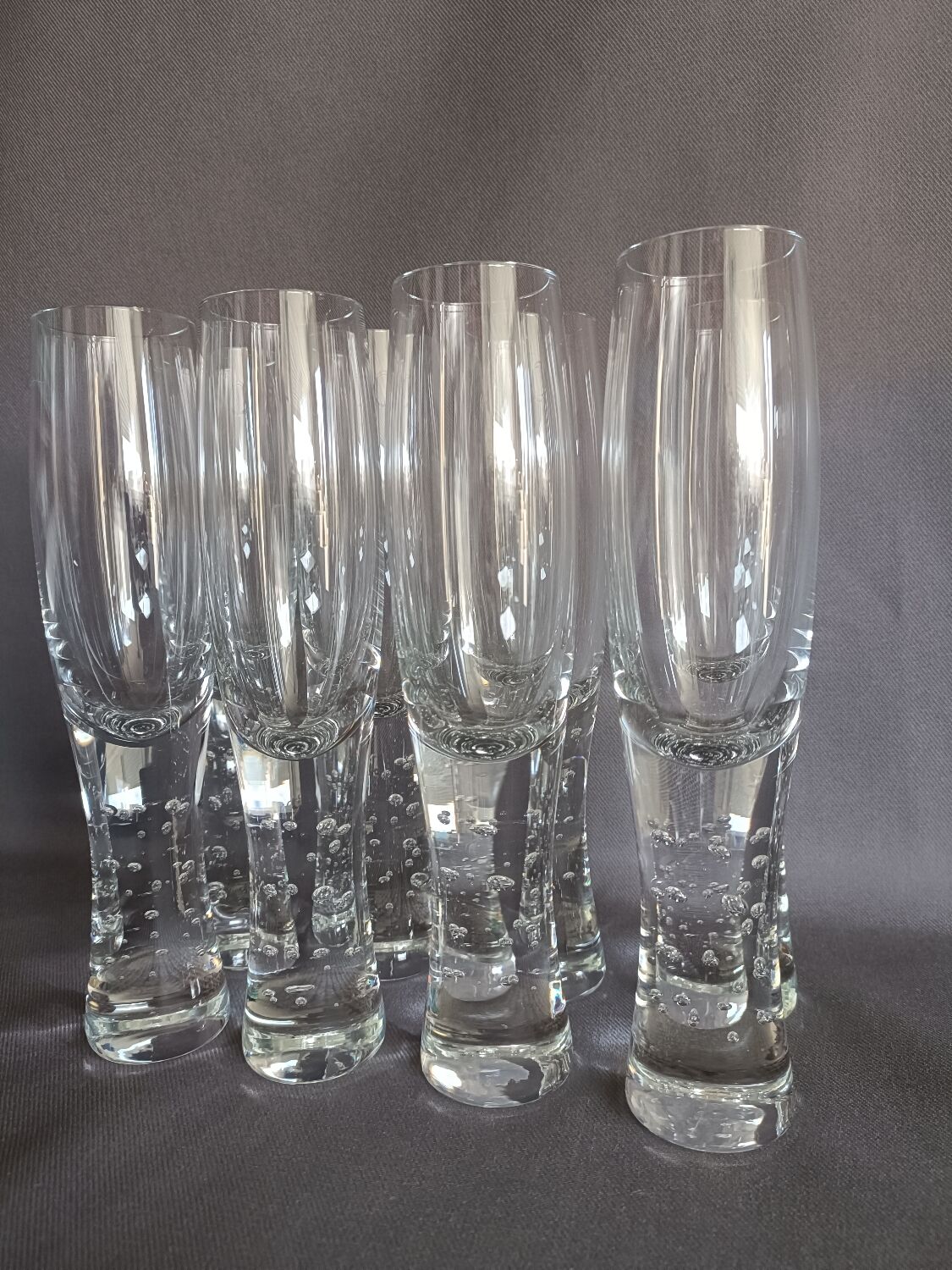 Série de 8 coupes à champagne pieds bulles