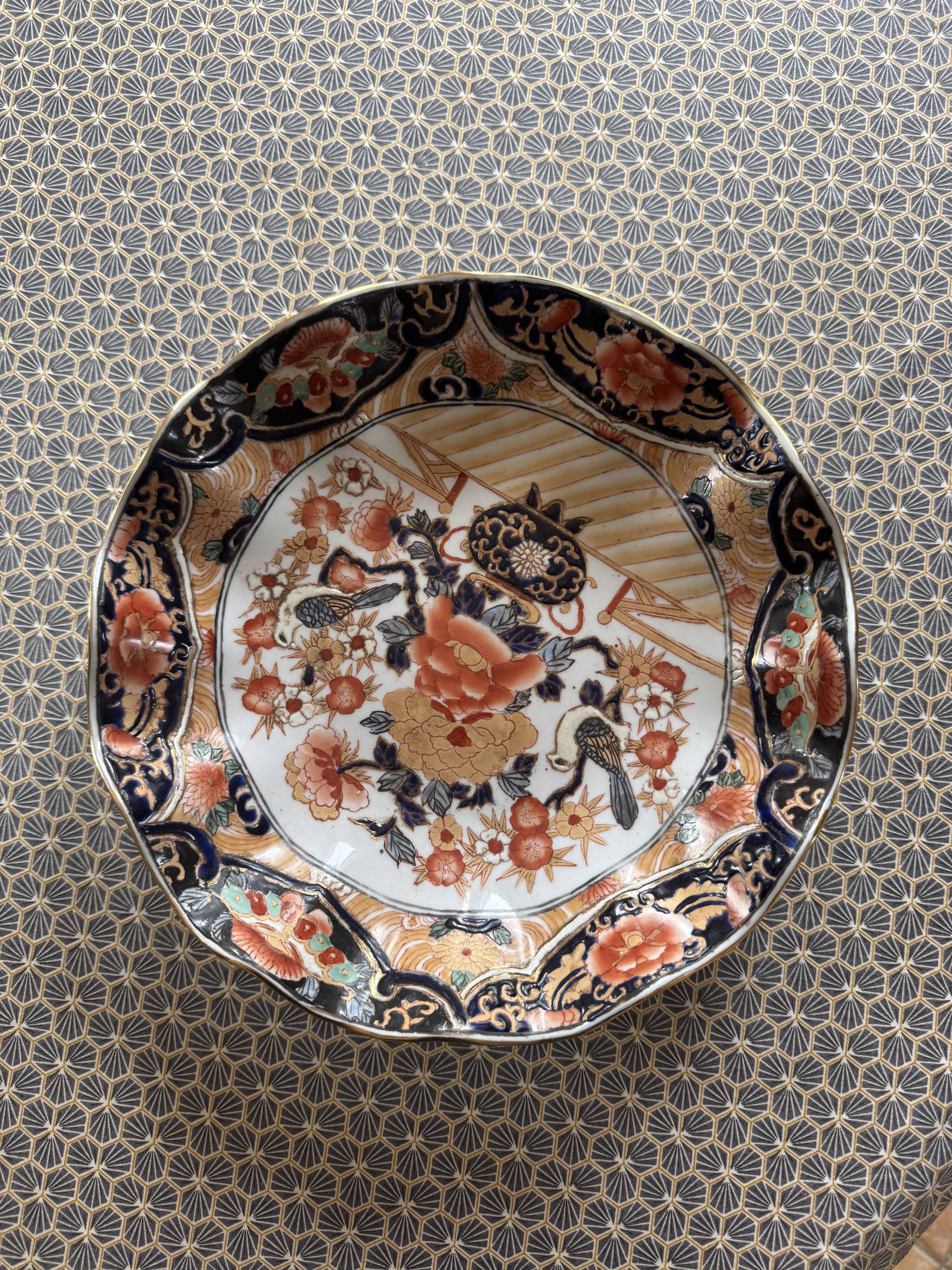 Assiette décorative style Imari - Porcelaine de Chine - Décor floral