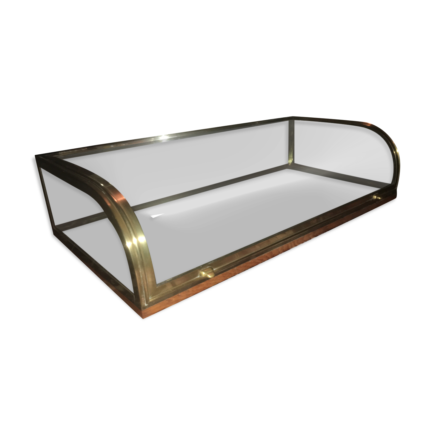 Curved showcase confectioner