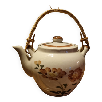 Ceramic teapot