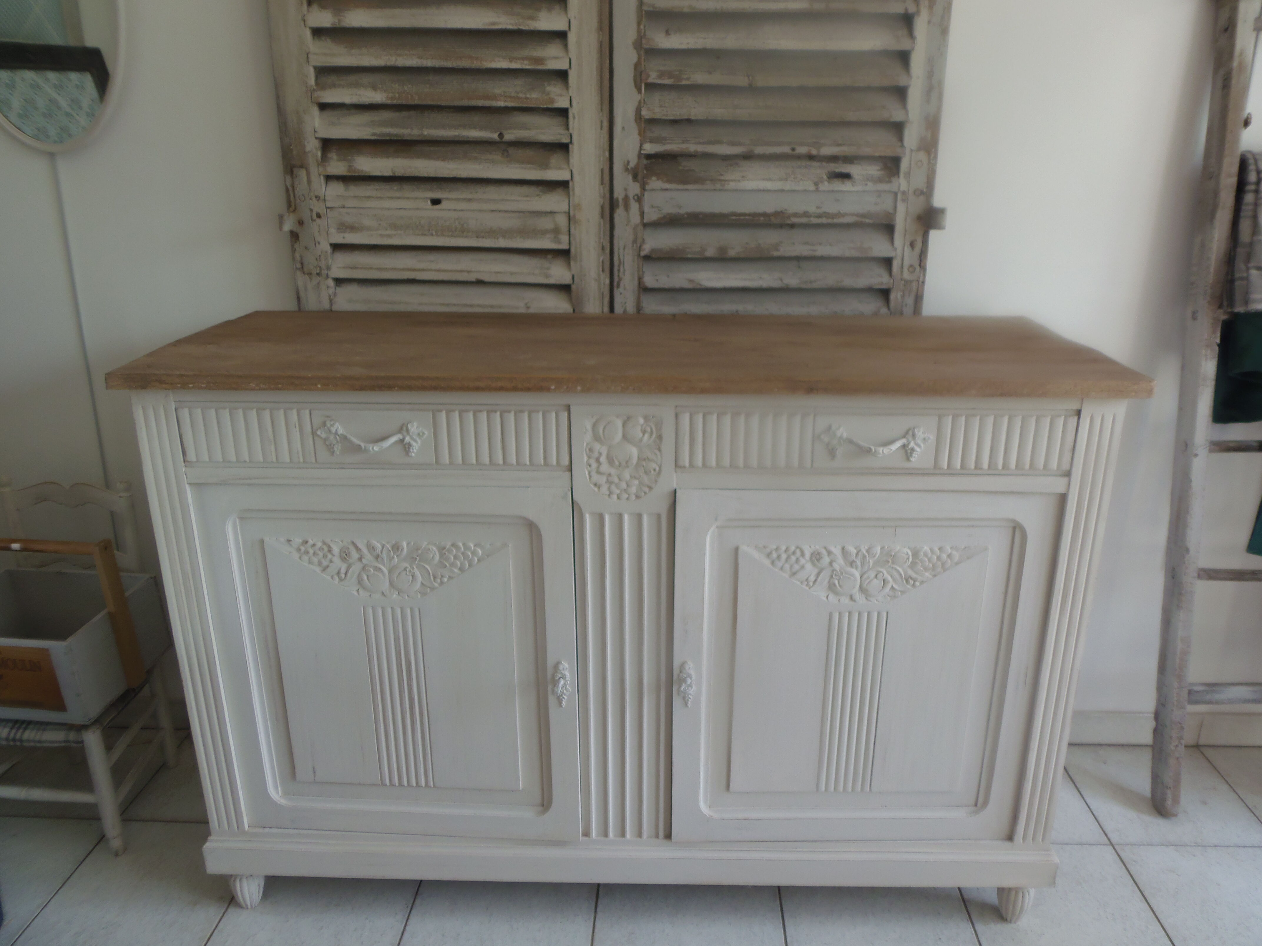 Art Deco buffet in patinated oak grey pearl platter wood tray waxed finish. Vintage buffet of the 30s revisited for a family home spirit in the spirit of the times. L 145 cm P 51 cm H 98 cm
