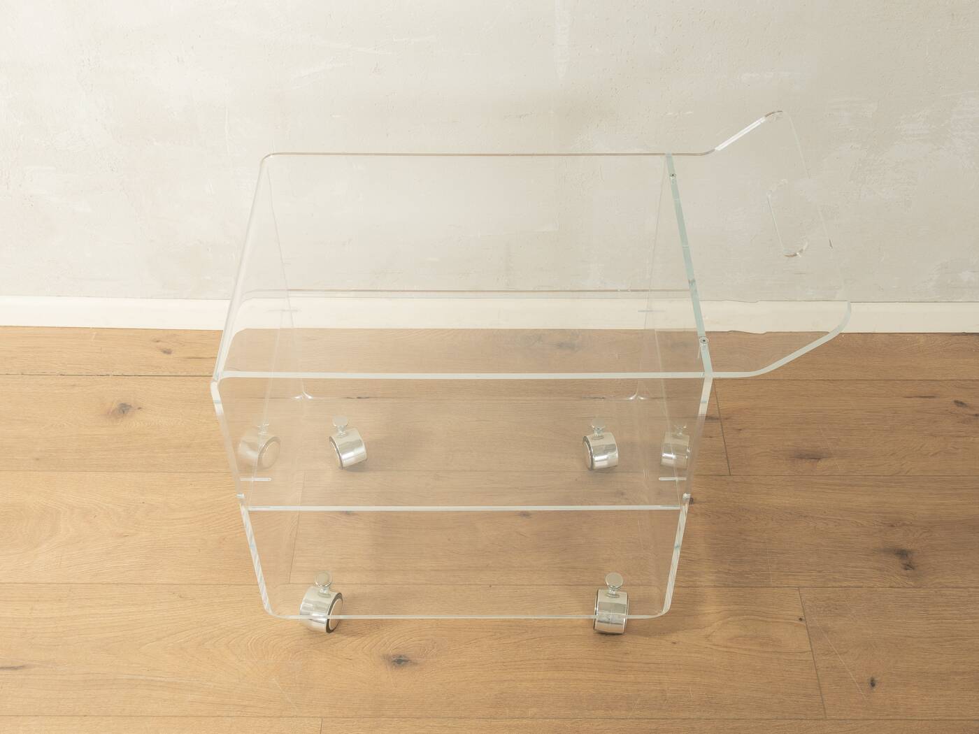 Wonderful side table from the 1960s, high-quality frame and shelf made of transparent acrylic with chrome-plated castors