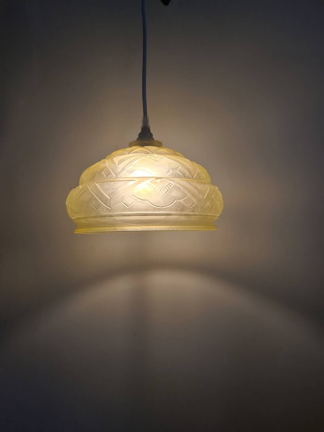 Light yellow Art Deco lampshade pendant light