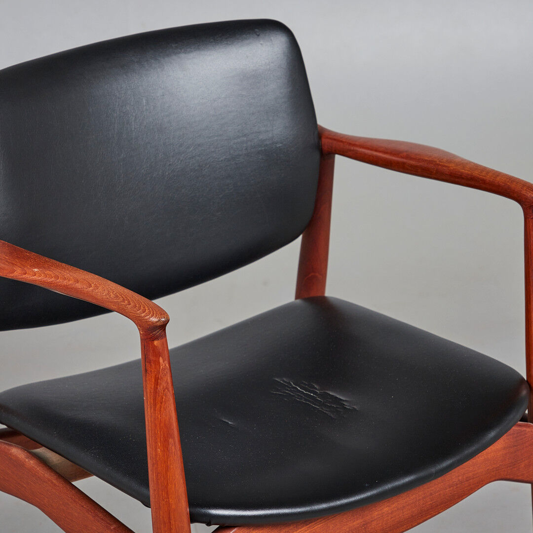 Ørum Møbelfabrik. Model 67 "Captain's Chair" Eric Buch