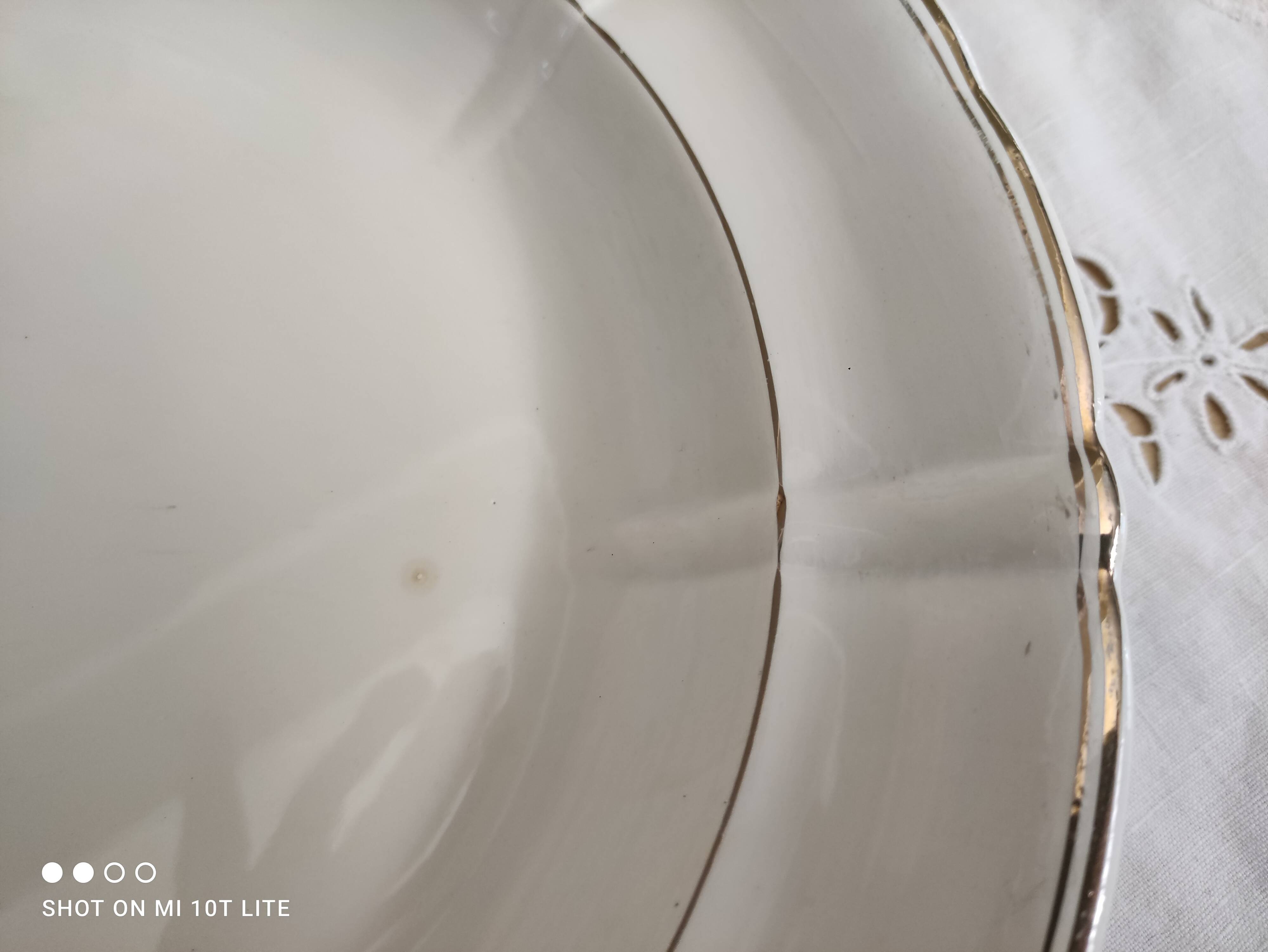 Niderviller hollow round dish in white earthenware bordered gold