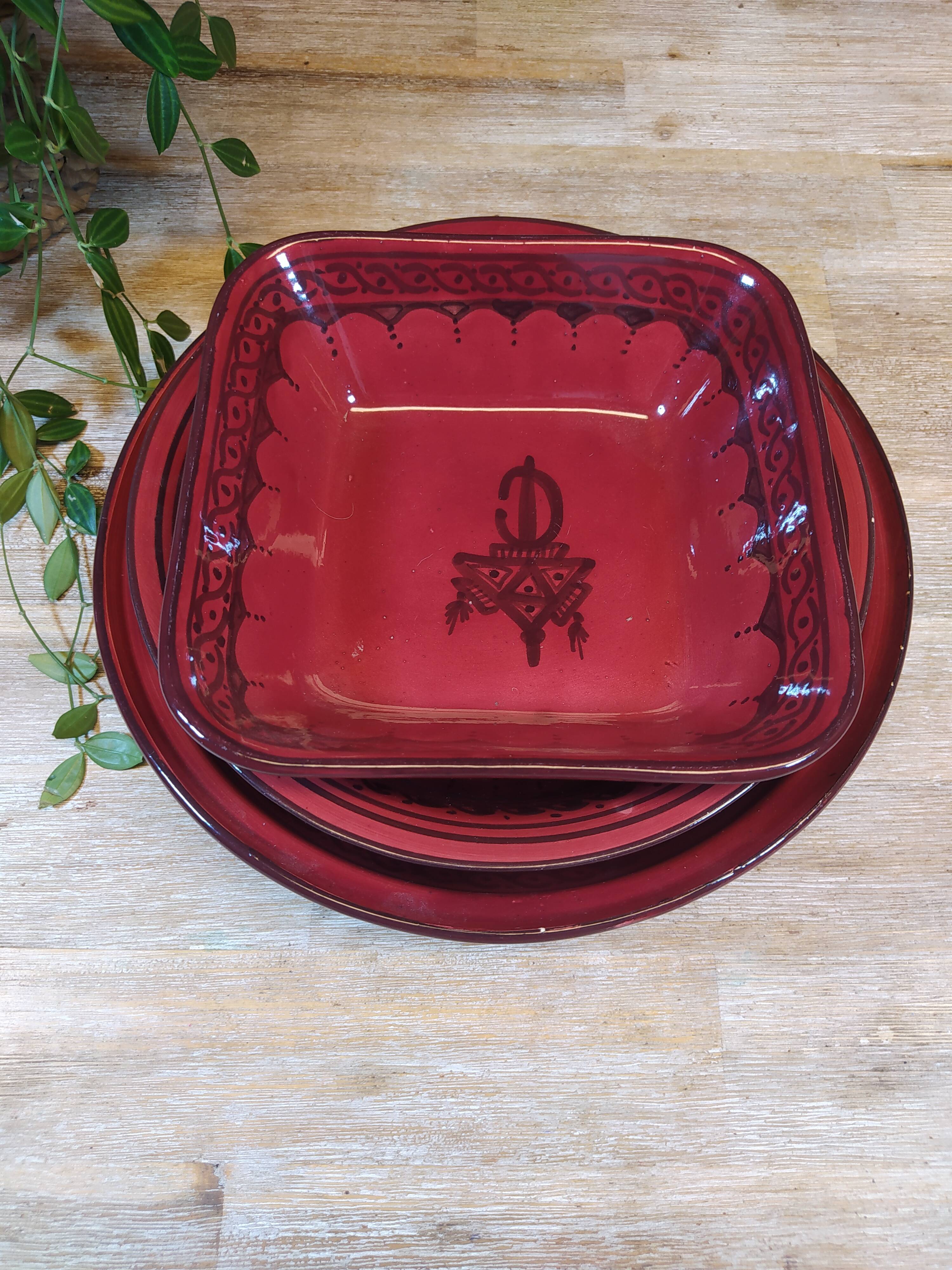 Set of 3 red salad bowls