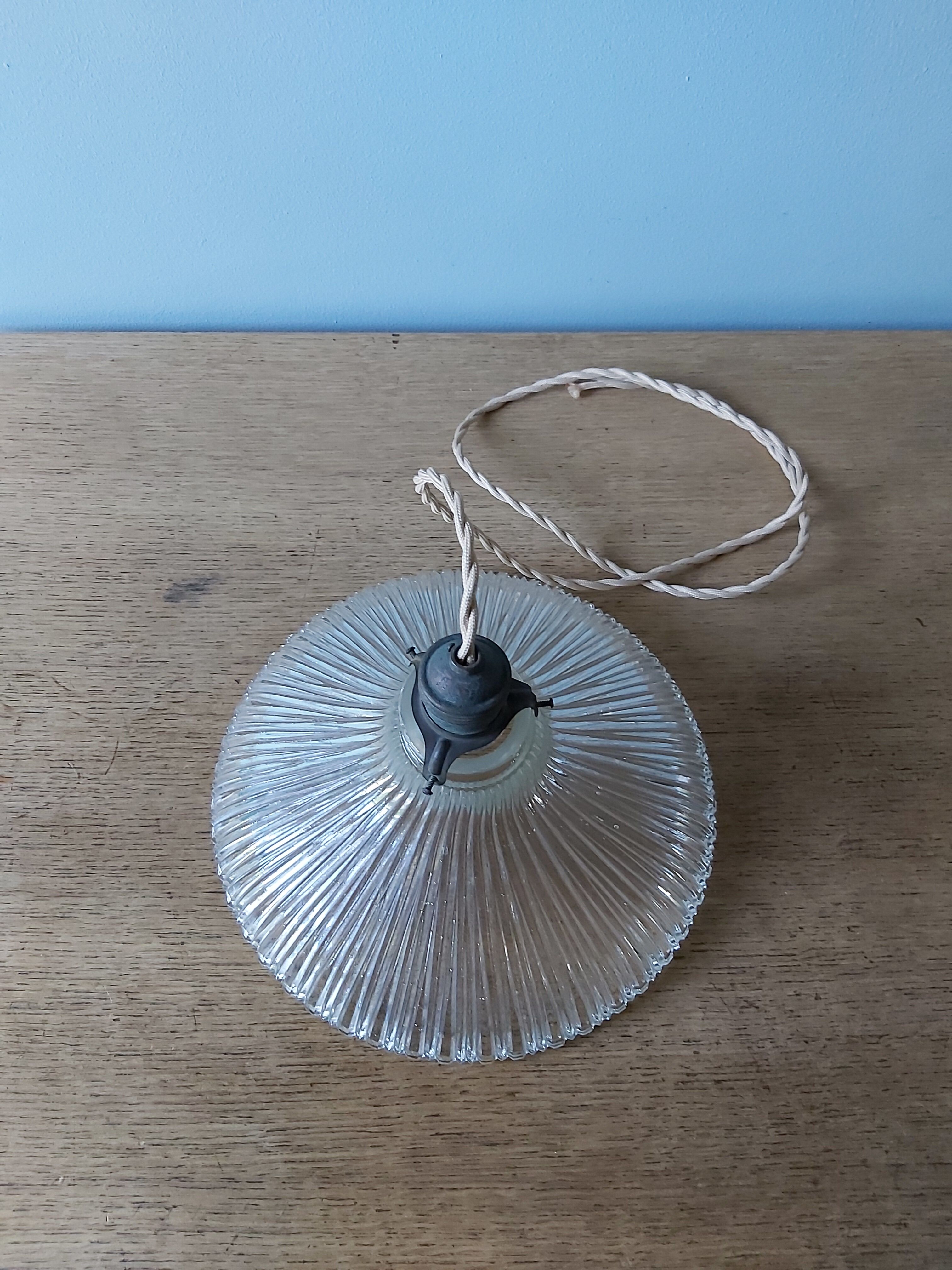 Rain-moulded transparent glass hanging lamp