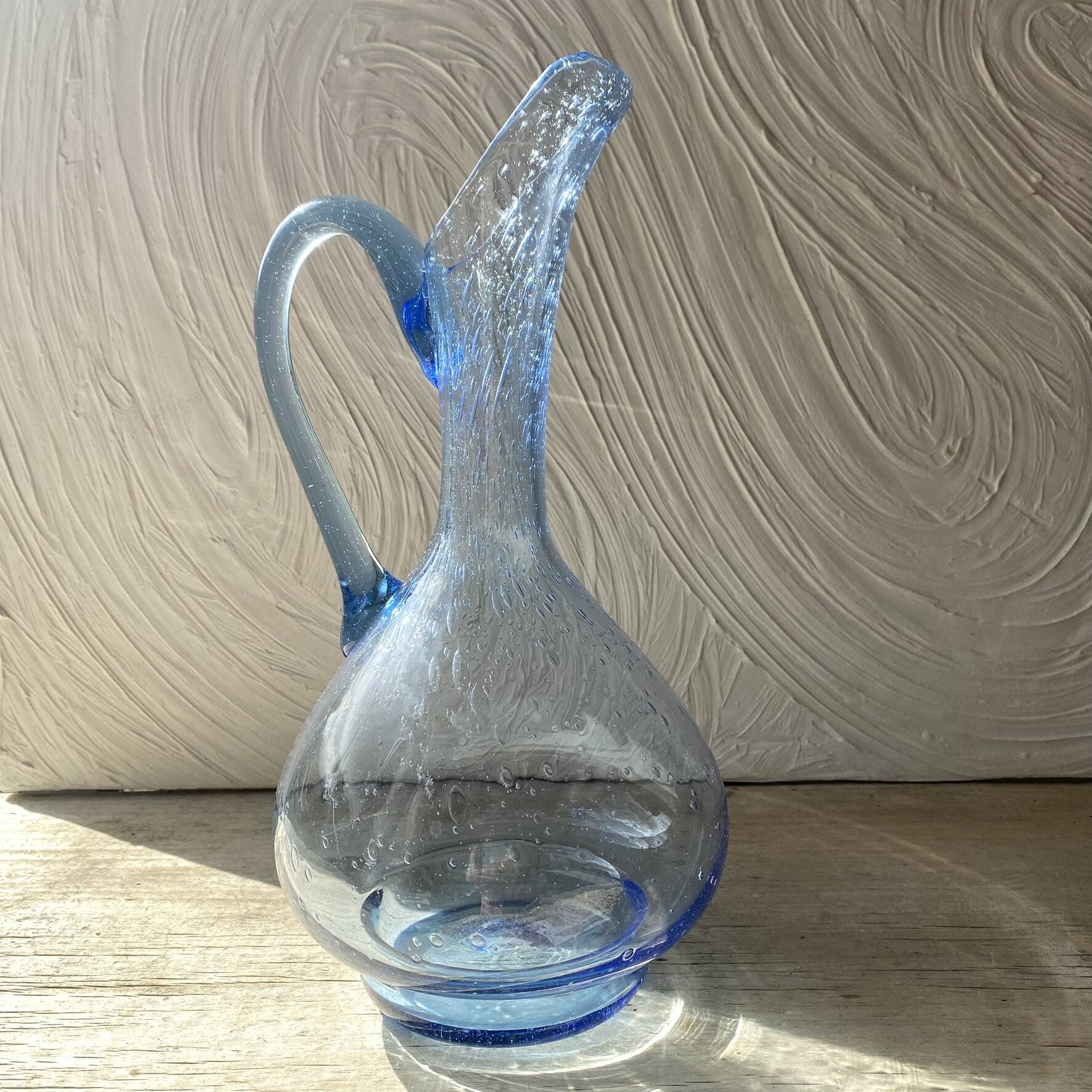 Pichet en verre soufflé bleu 30 cm