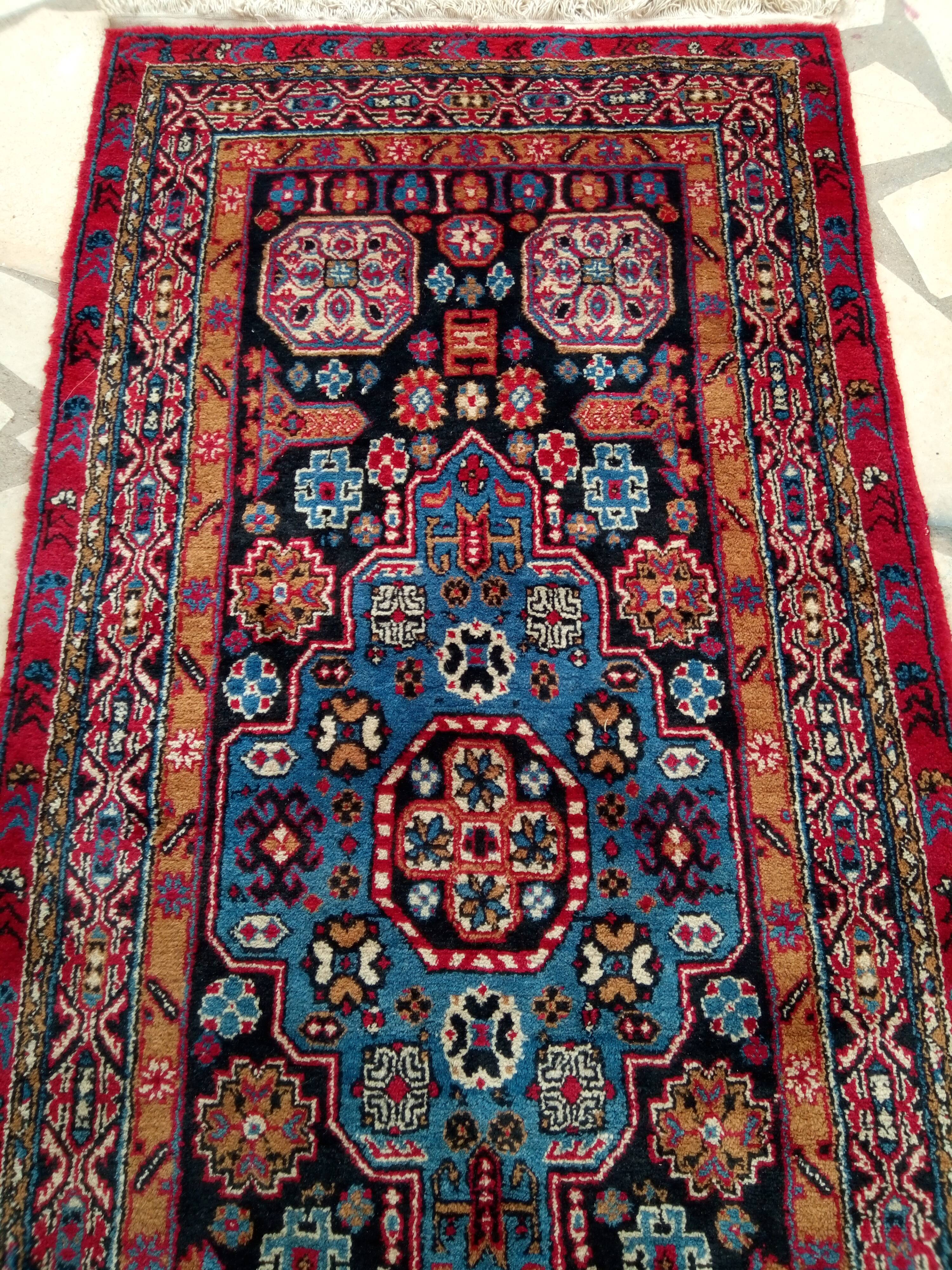 Old oriental rug made hands. 181 x 90cm