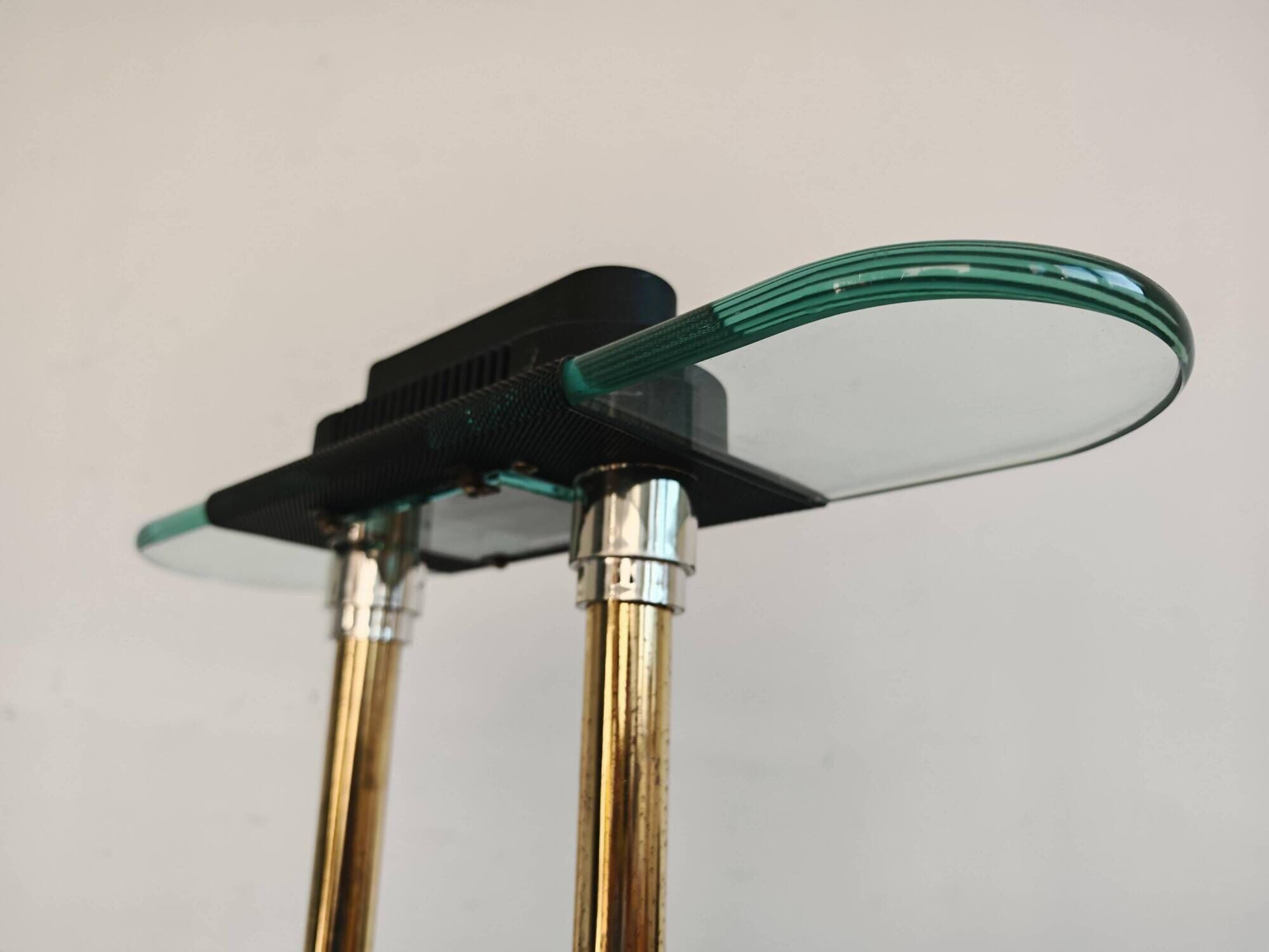 Paire de lampes de banquier style Memphis attribuées à Robert Sonneman 1980s