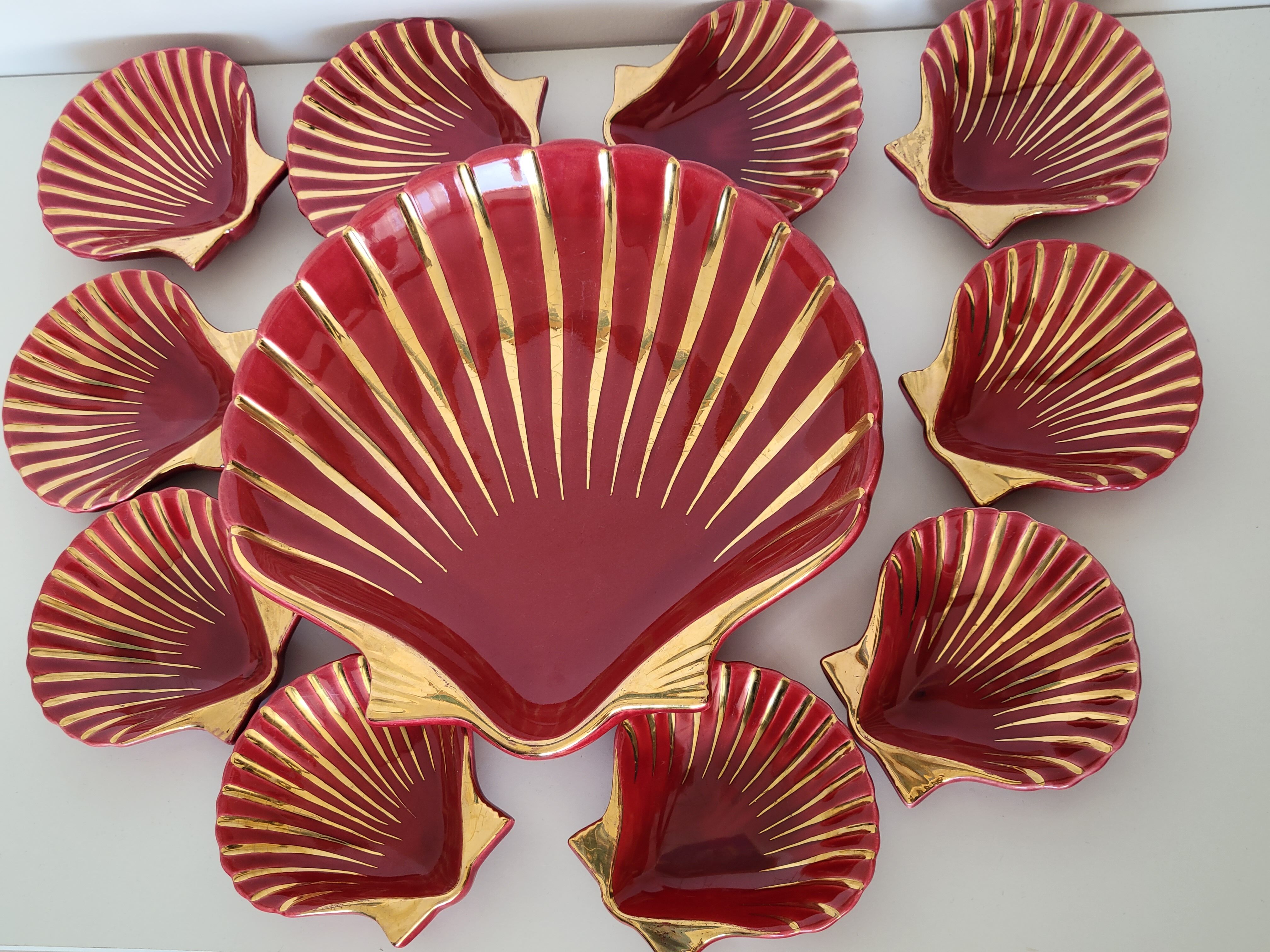 Proceram Aubagne service in red and gilded ceramic shell St Jacques 1950