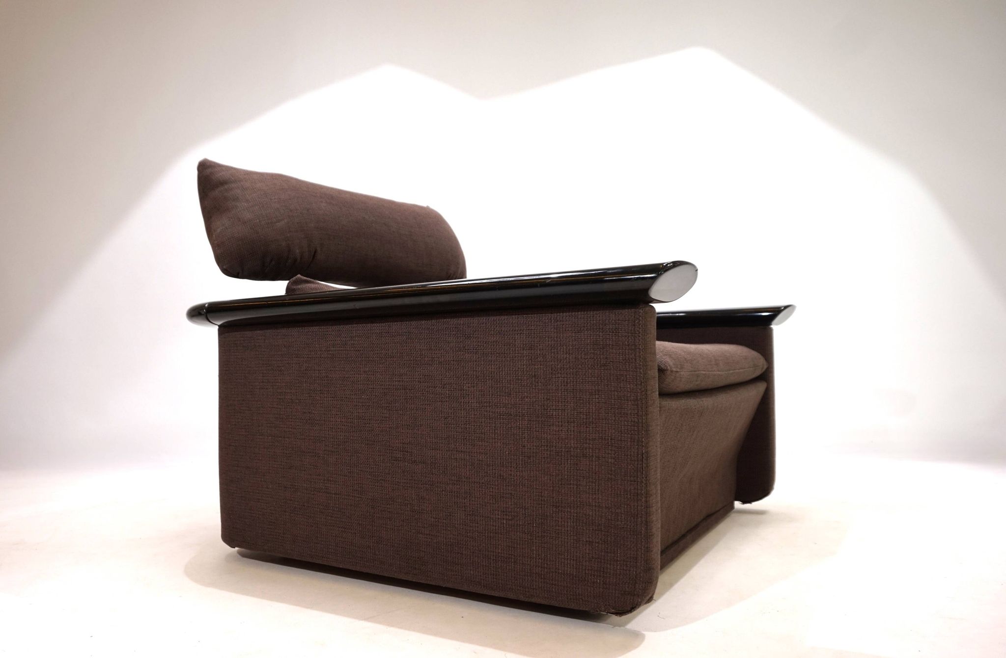 Fauteuil lounge Tecno avec structure en laque piano, 1970