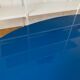 Table basse ovale en bois laqué bleu