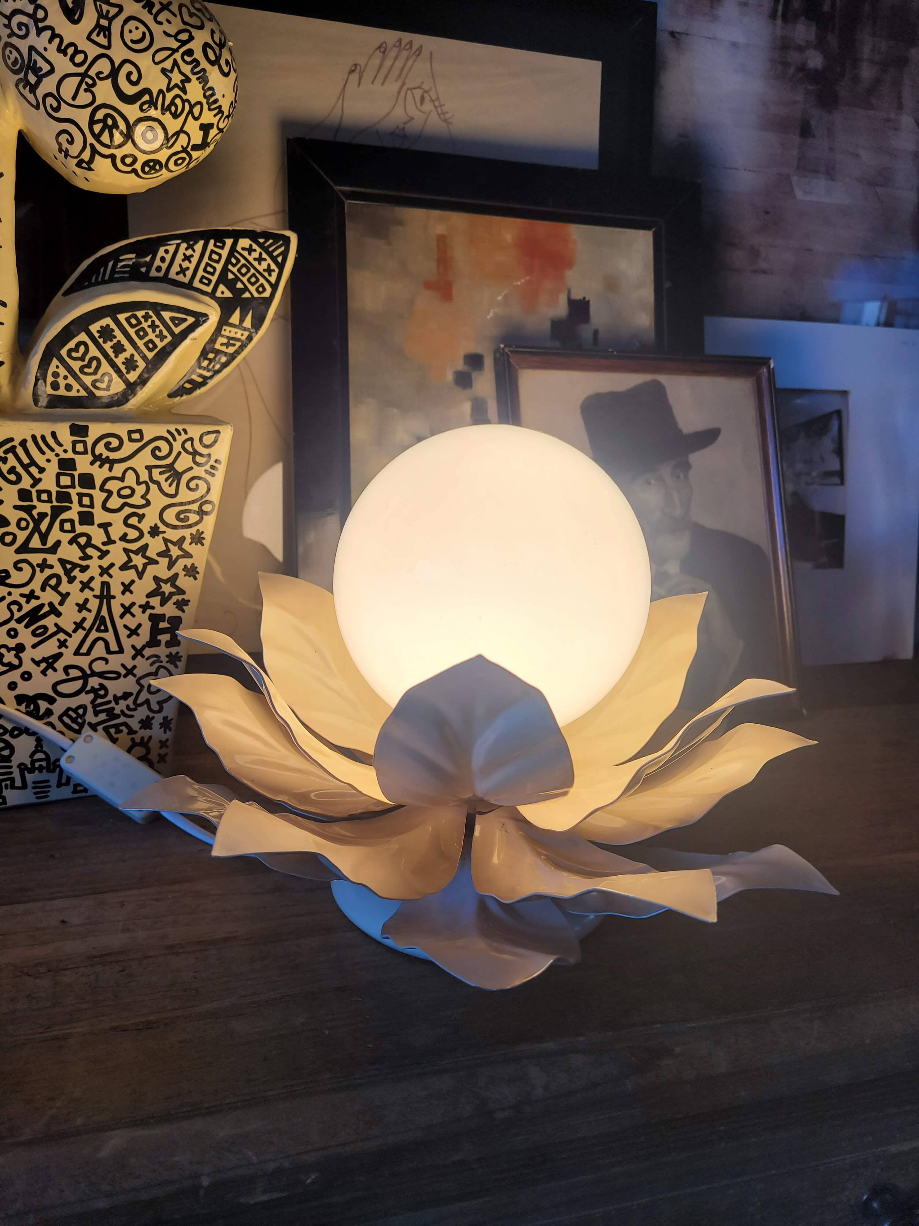 Flower table lamp - Opaline globe