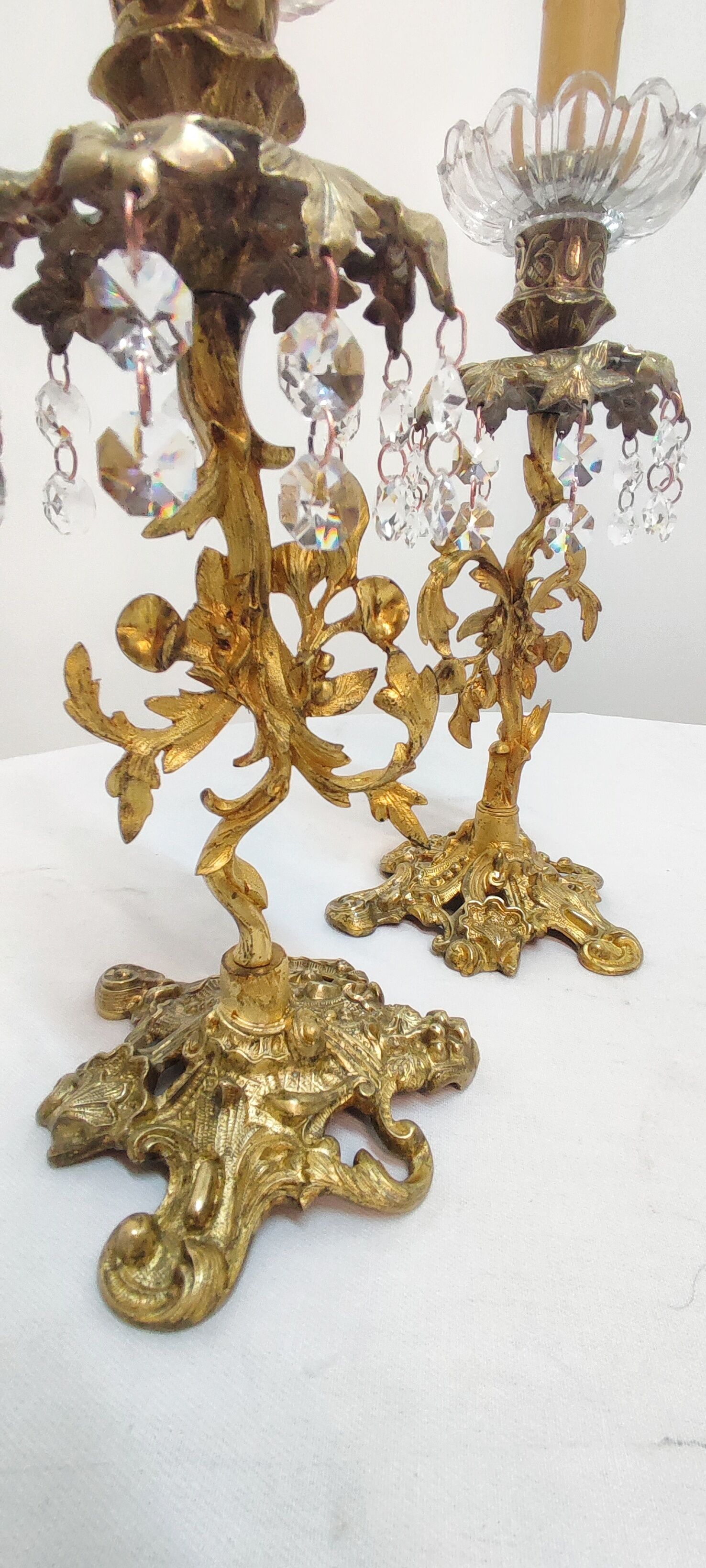 Paire de bougeoirs en cristal et bronze. france années 1940.