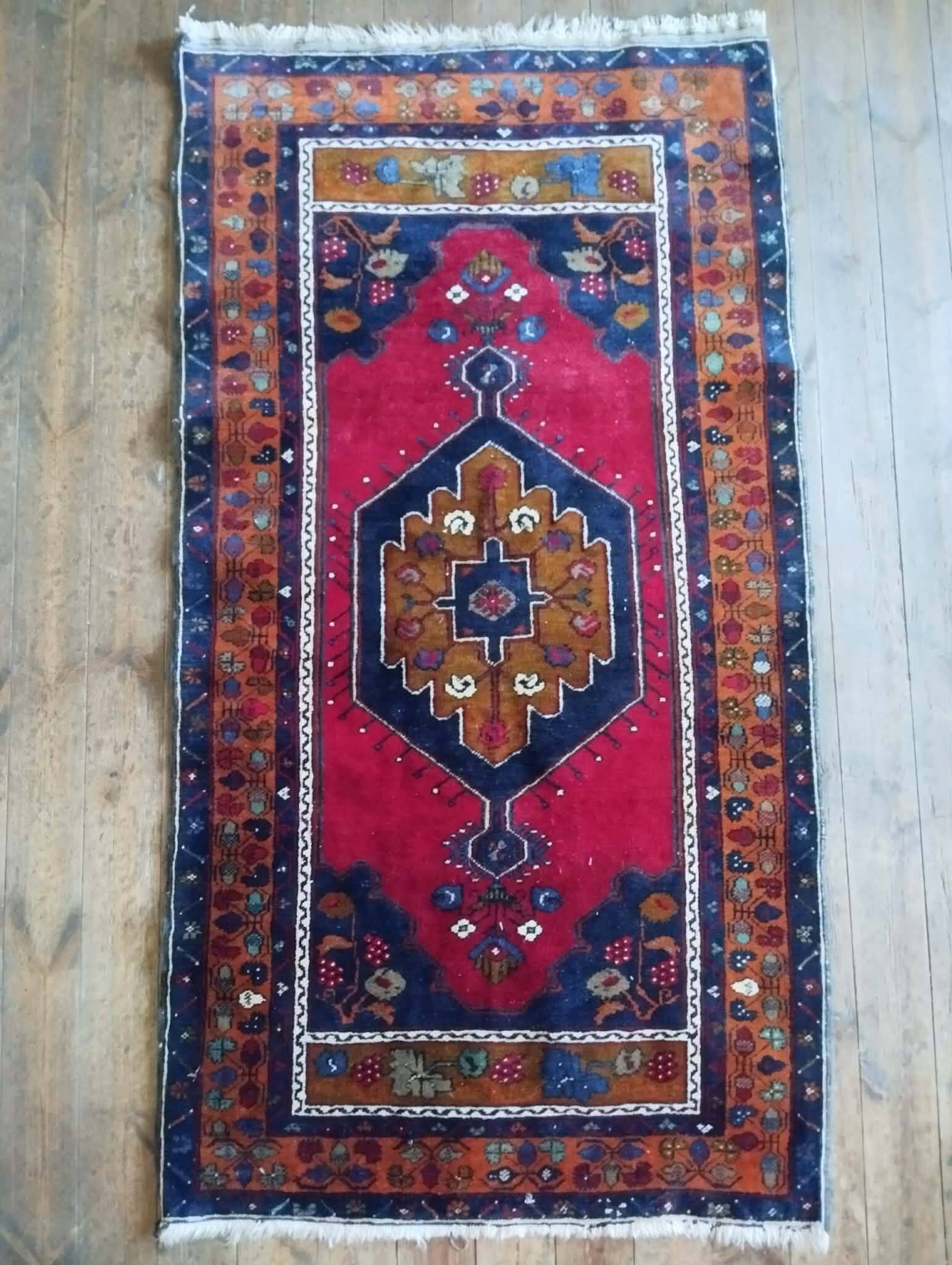 Handmade Anatolian carpet Yahyahli 187x100cm
