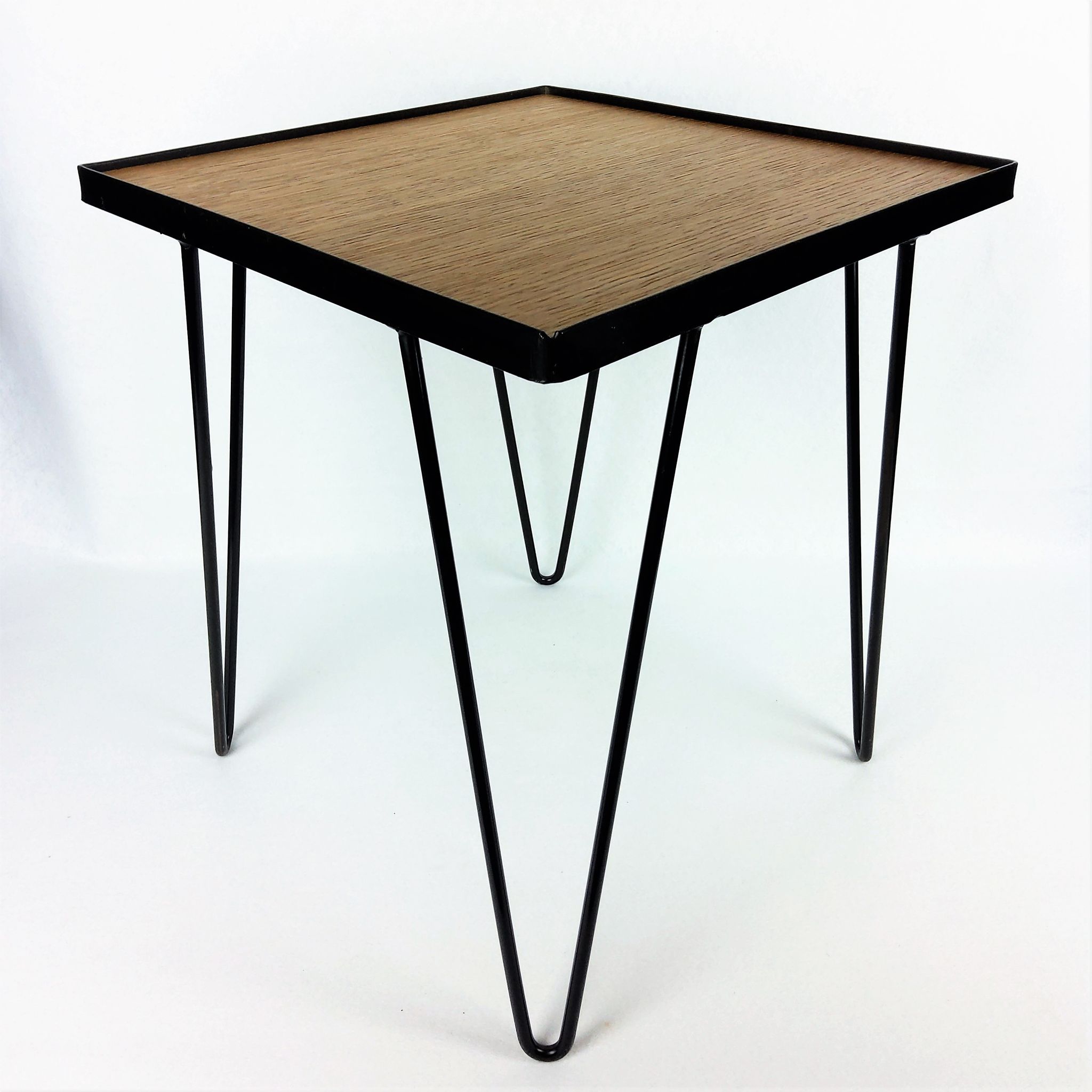 Table d’appoint chêne et métal noir 1950