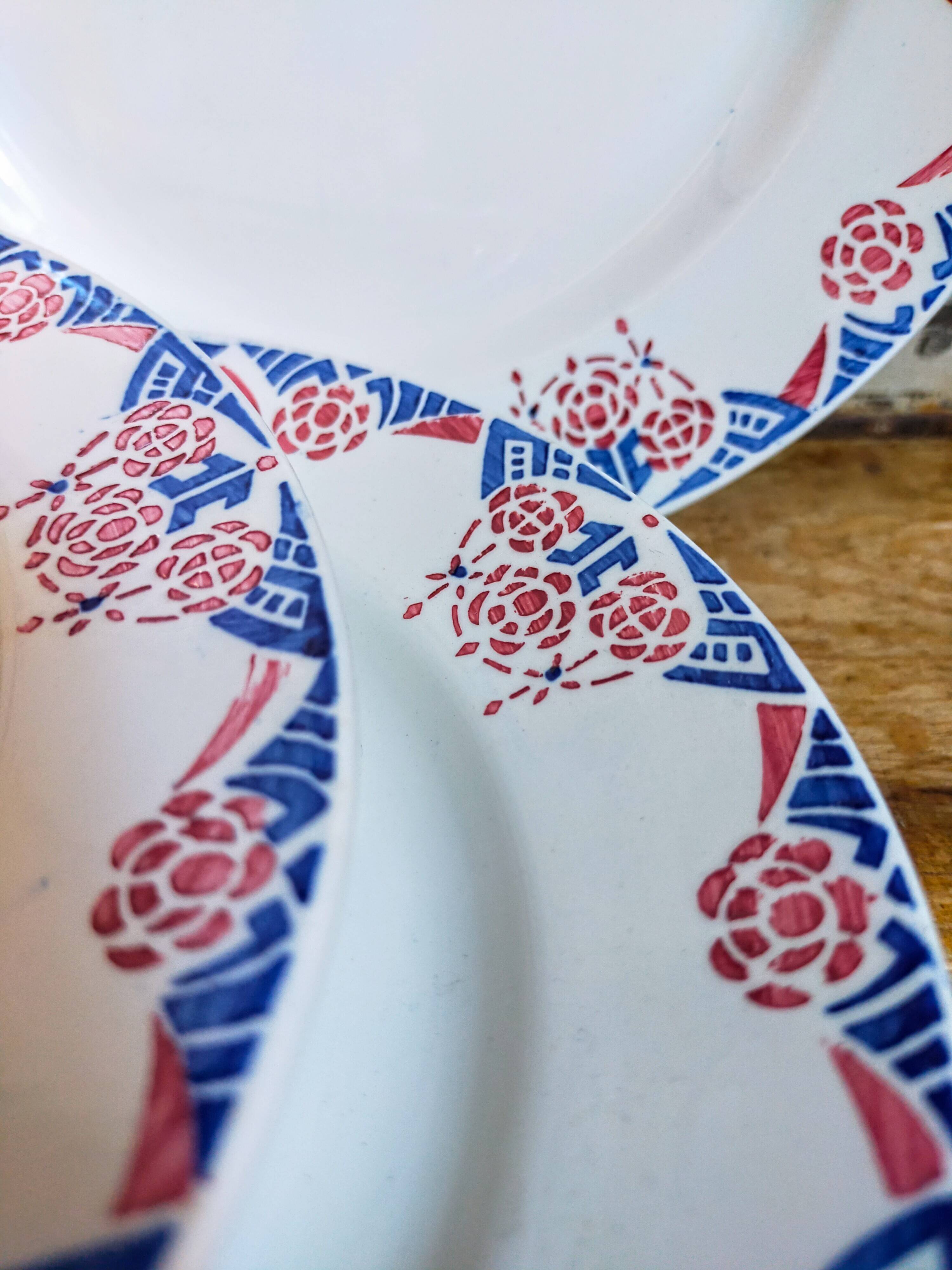 Nine Sarreguemines earthenware dessert plates, Brunoy service, 1940s